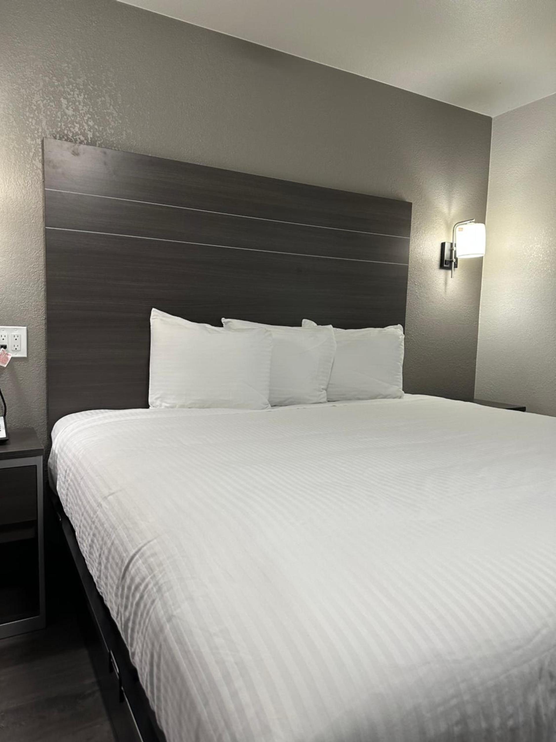 Sleepy Traveler Motel photo 24