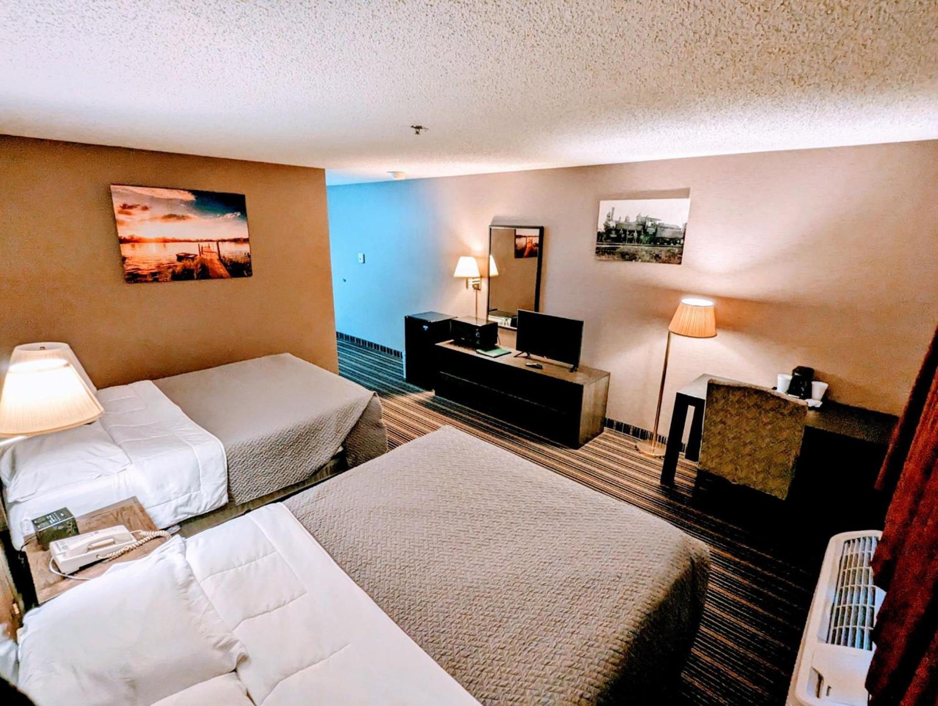 Woodfield Inn and Suites photo 10