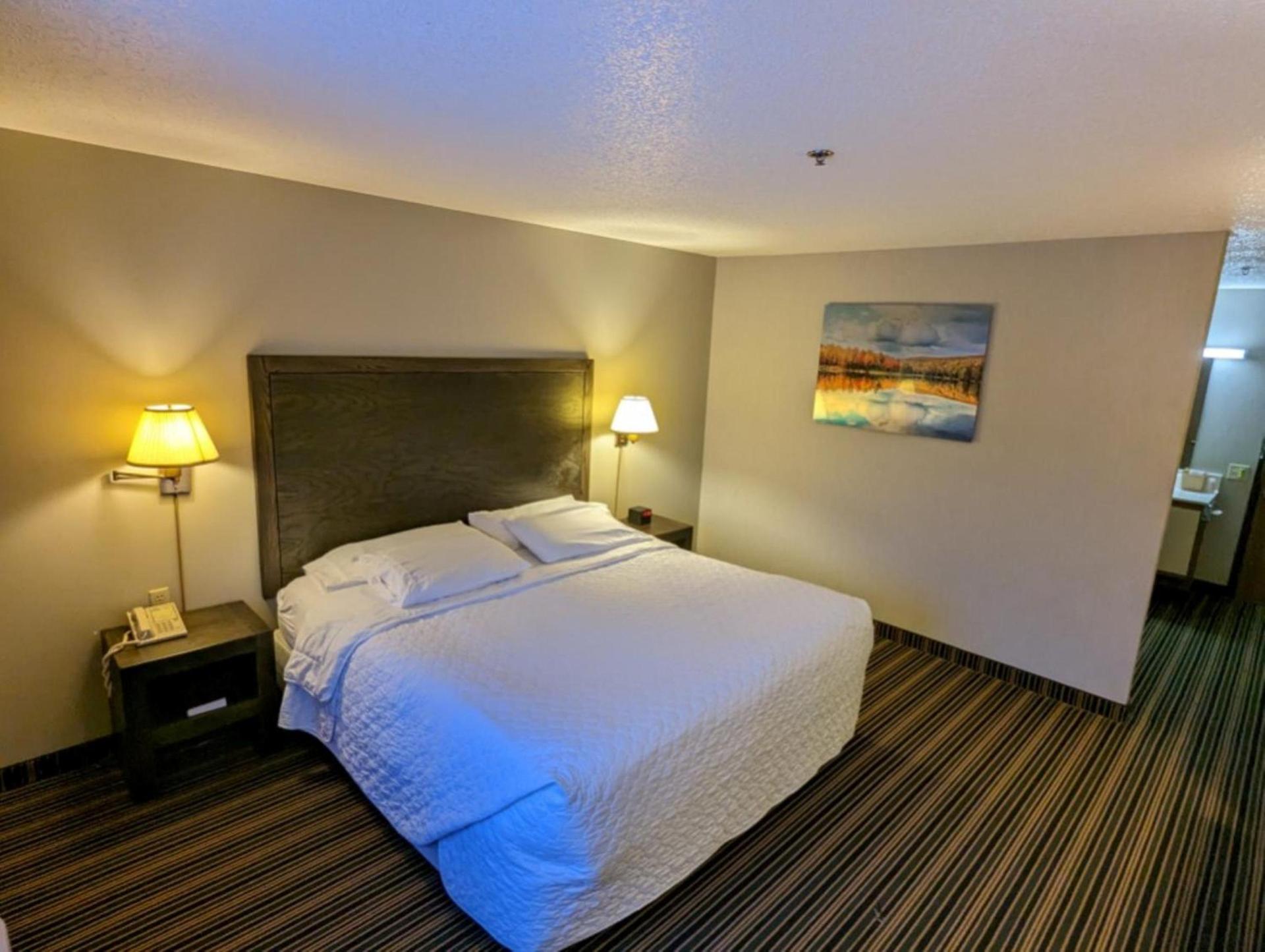 Woodfield Inn and Suites photo 12