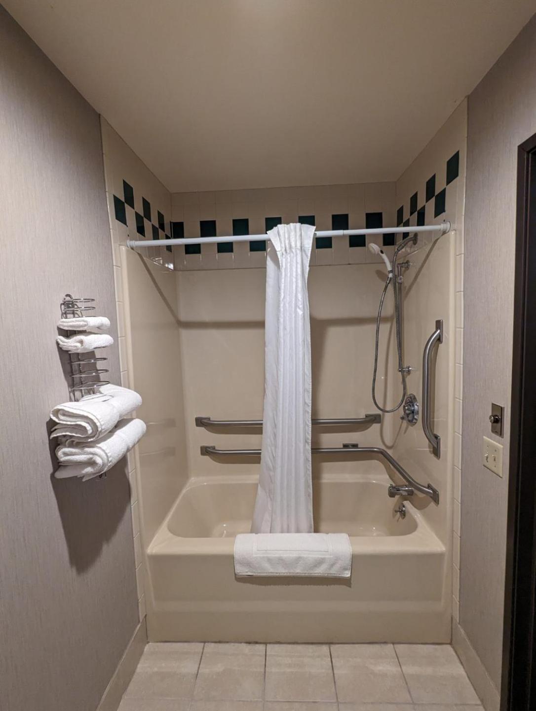 Woodfield Inn and Suites photo 14