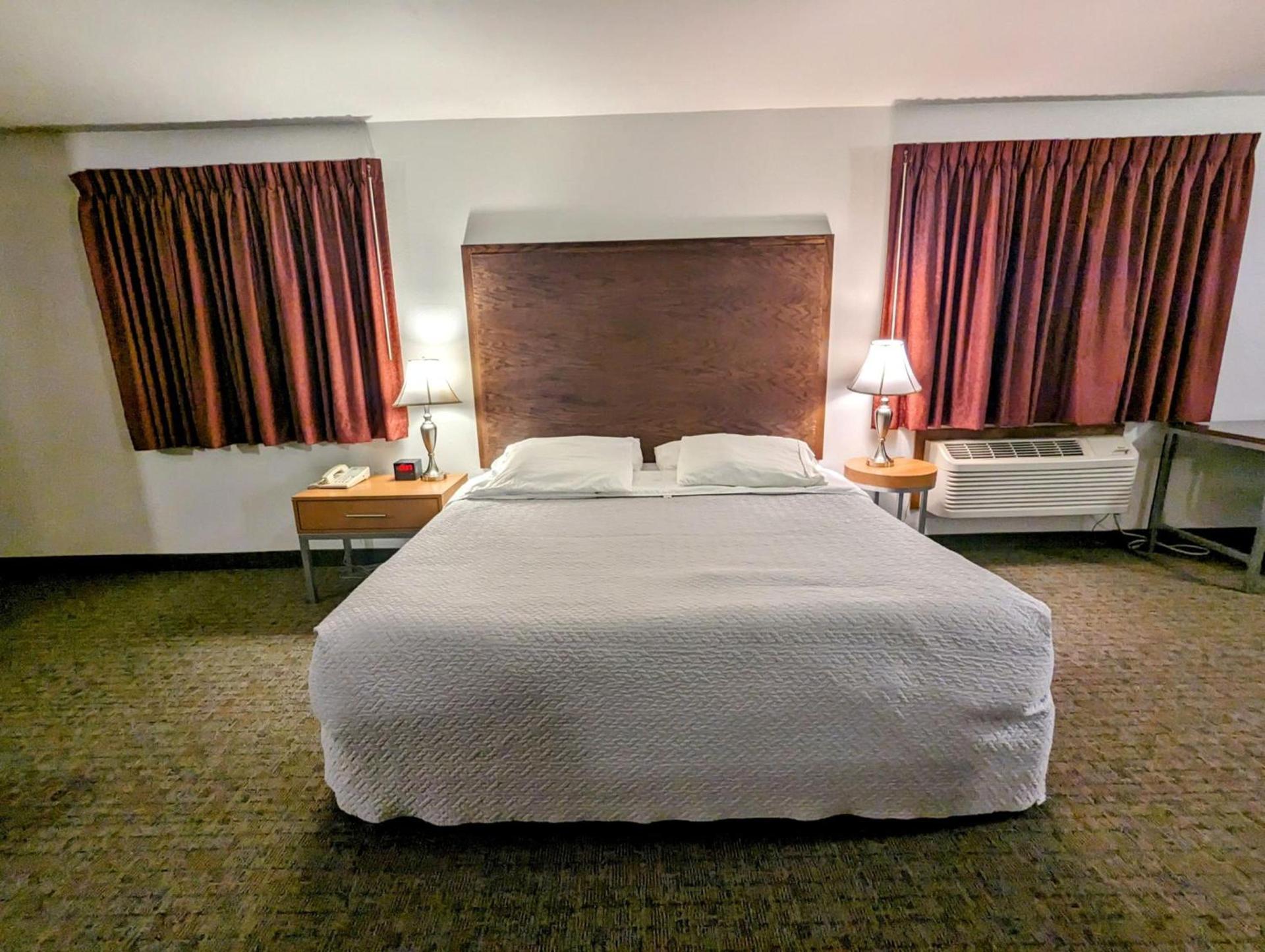 Woodfield Inn and Suites photo 15