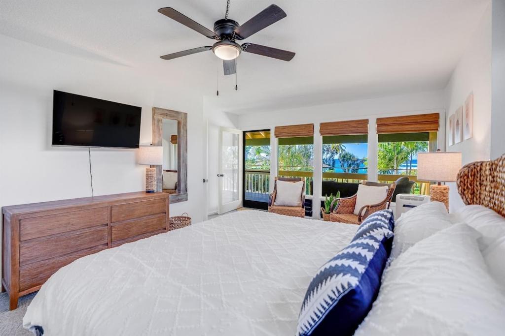 Honu He'e Nalu - The Surfing Turtle - Ocean & Beachfront! Stunning Views! photo 10