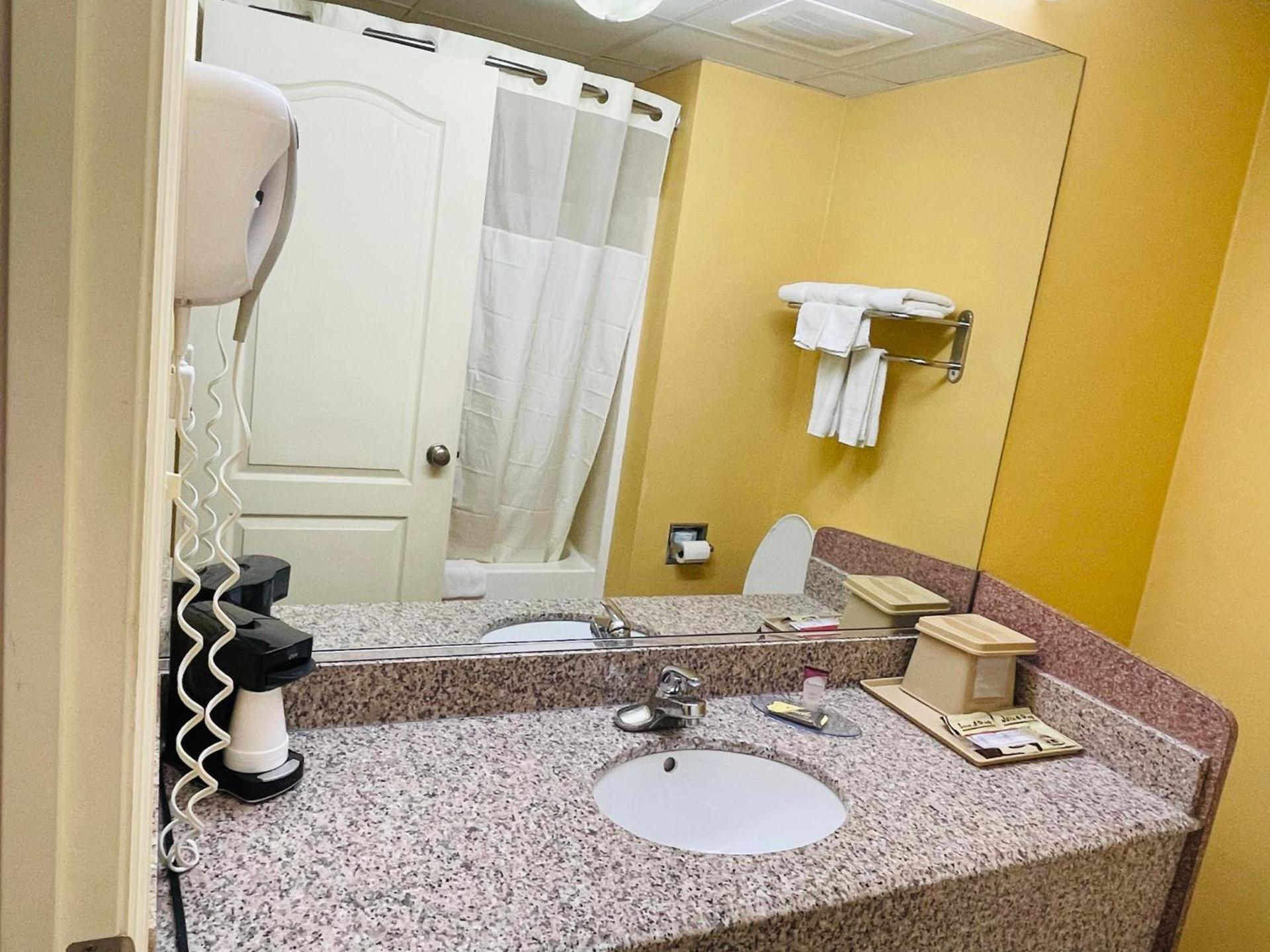 Mountain inn & suites - Dunlap TN photo 16
