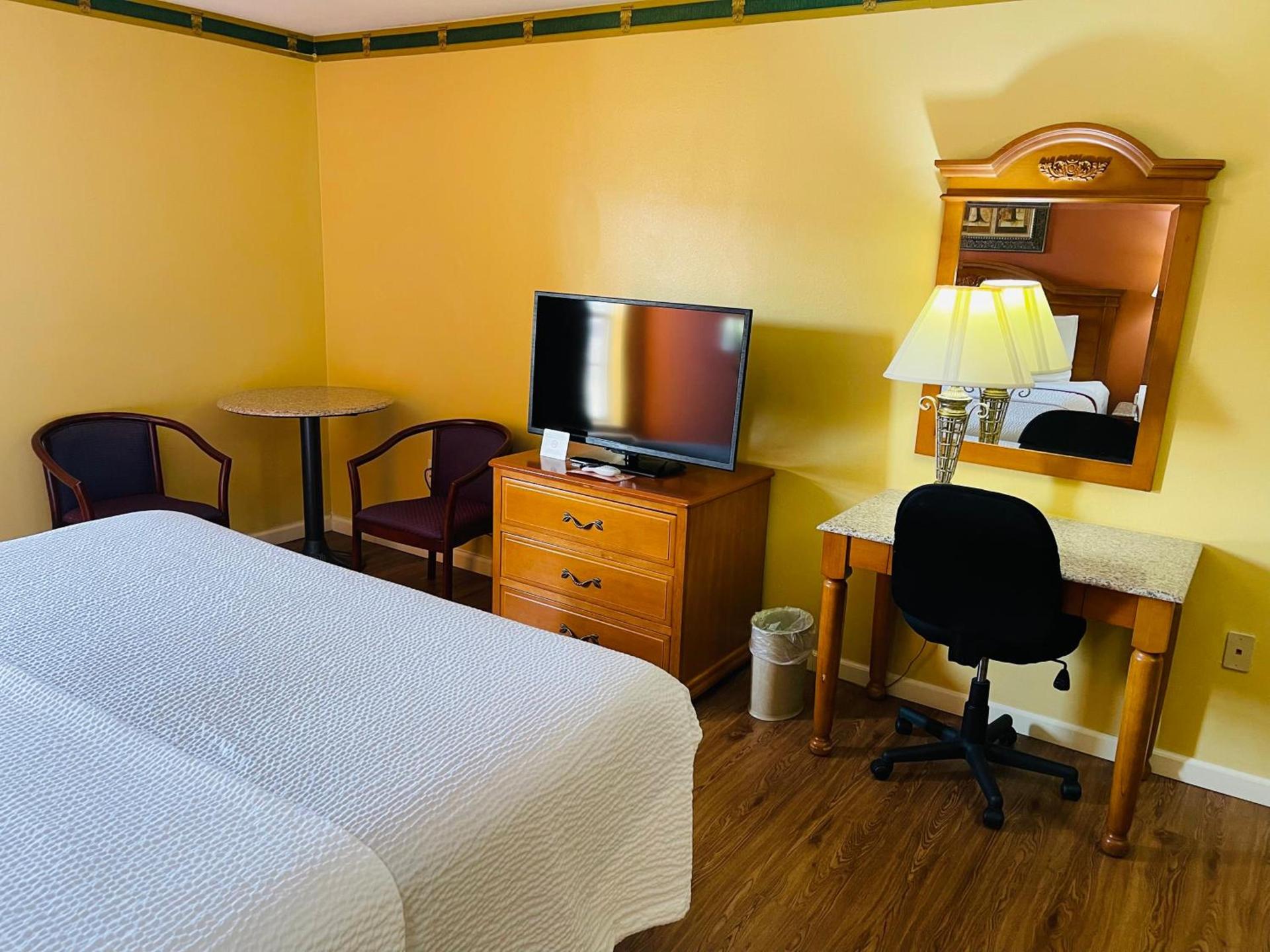 Mountain inn & suites - Dunlap TN photo 8