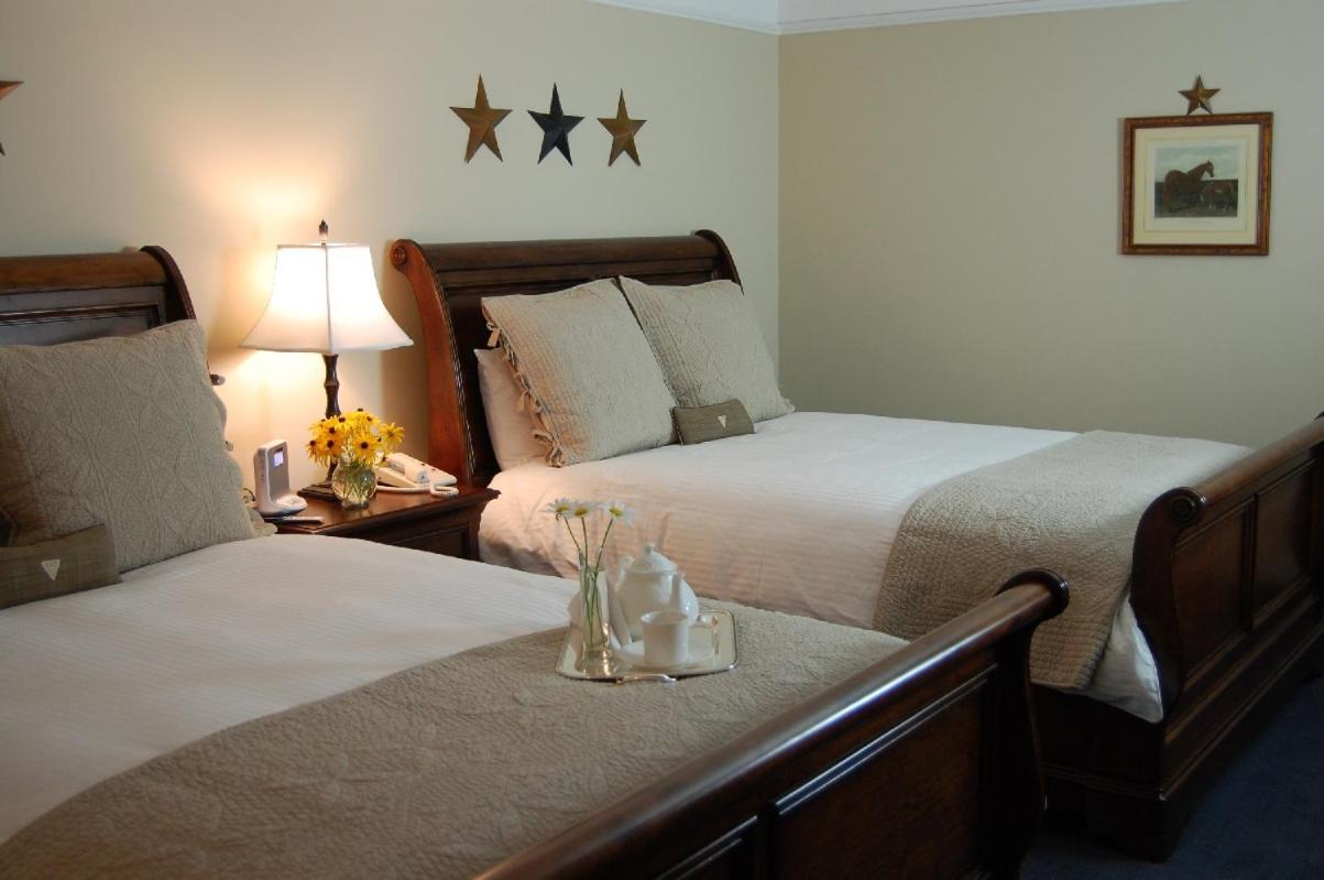 The Simsbury Inn photo 2