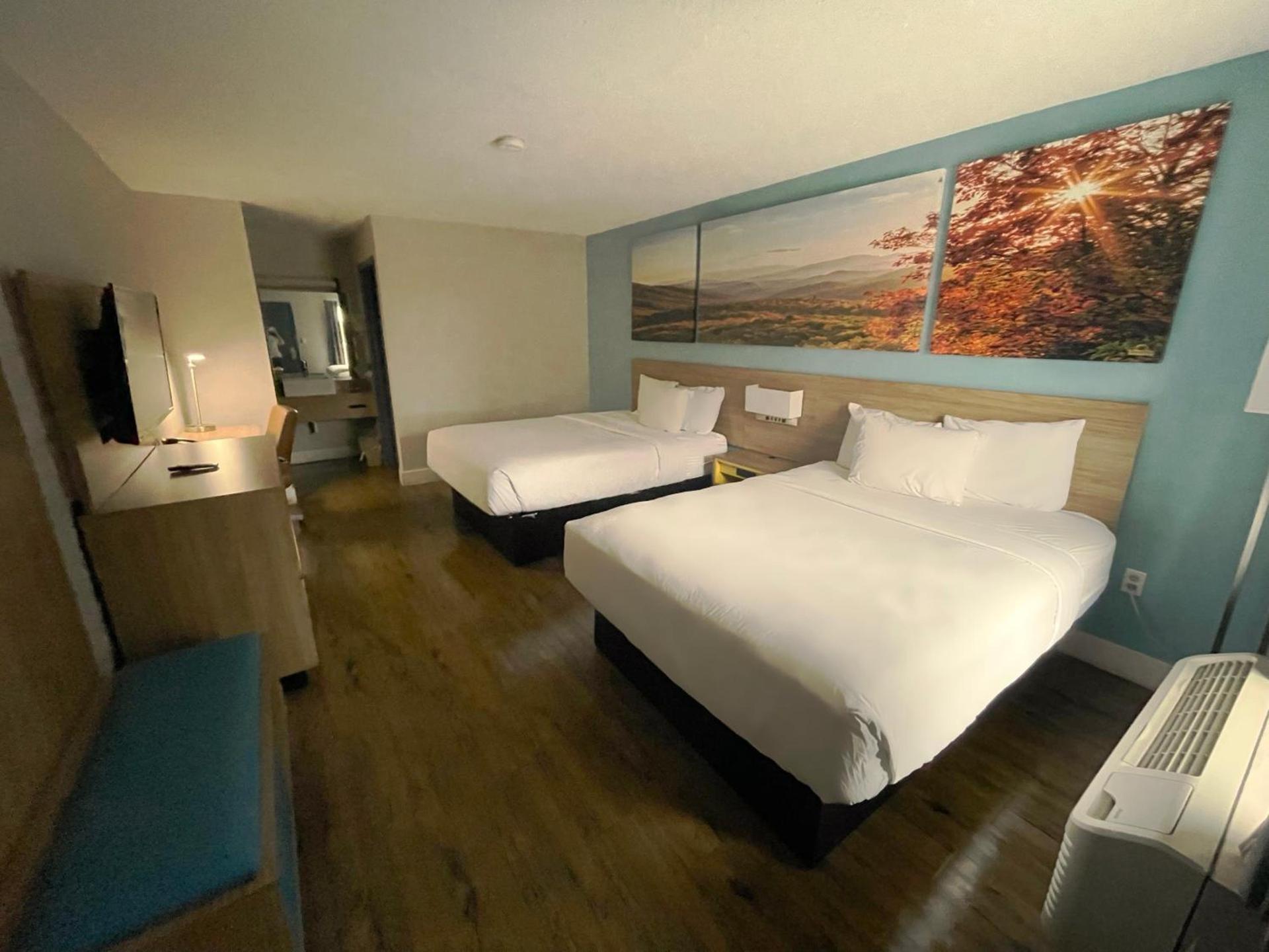 Days Inn by Wyndham Raleigh Glenwood-Crabtree photo 42