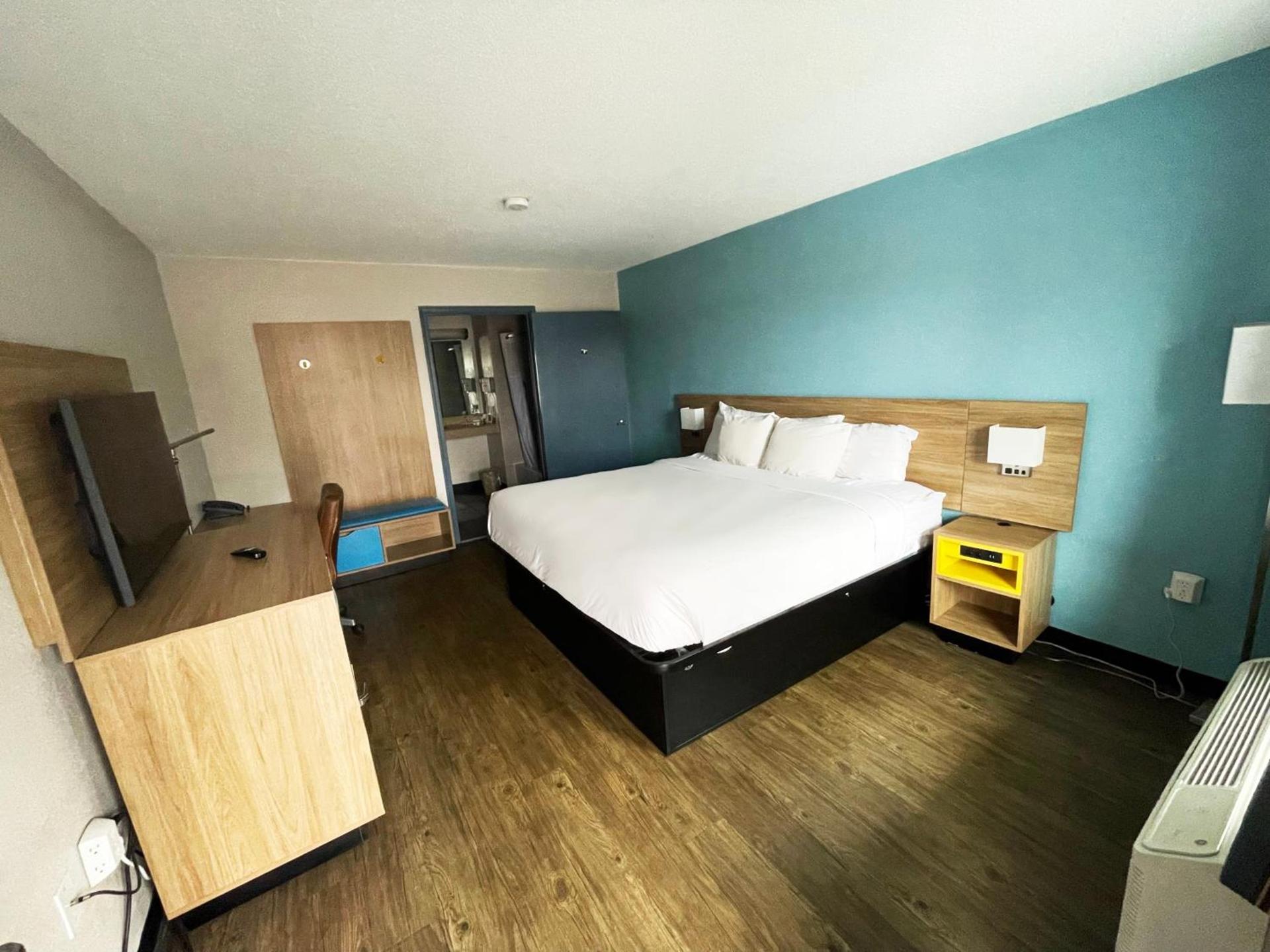 Days Inn by Wyndham Raleigh Glenwood-Crabtree photo 44