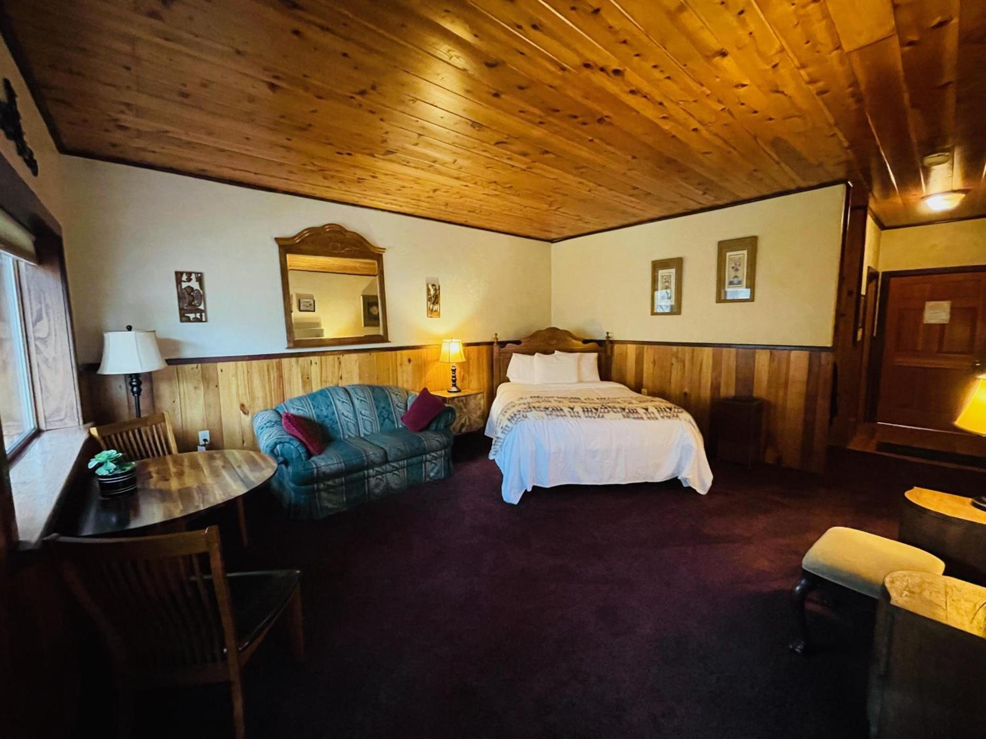 The Lindsay Lodge photo 5