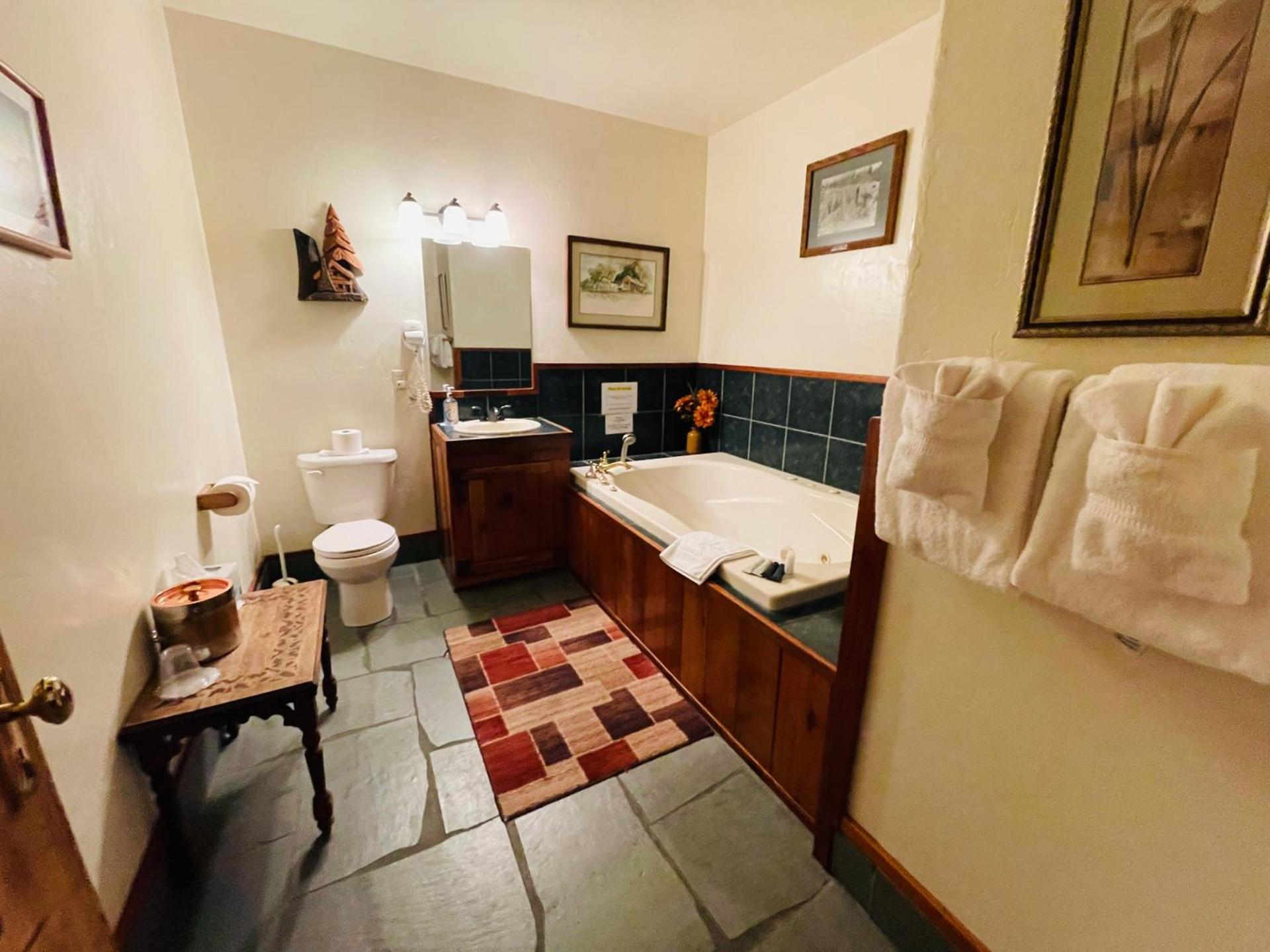 The Lindsay Lodge photo 15