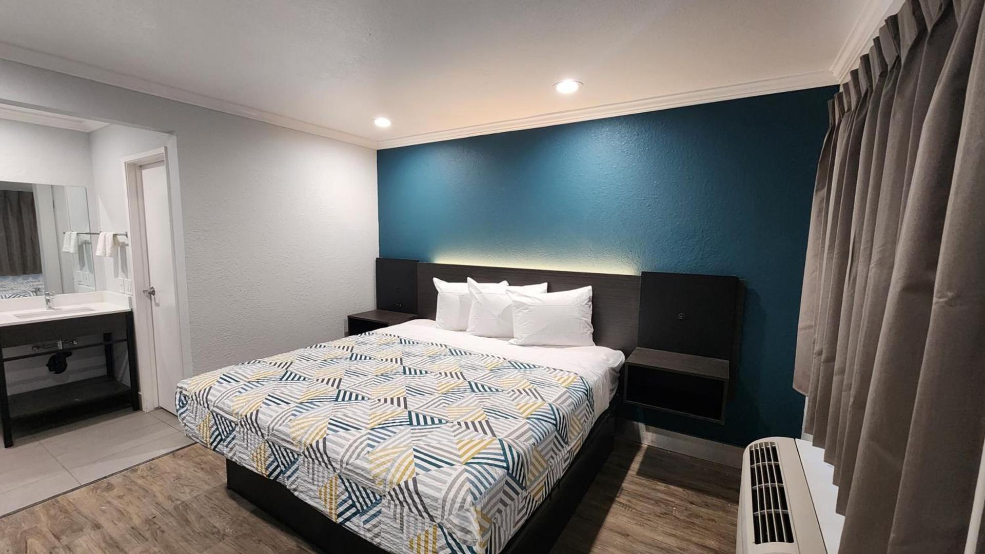 Studio 6 Suites San Ysidro CA San Diego South Bay photo 16