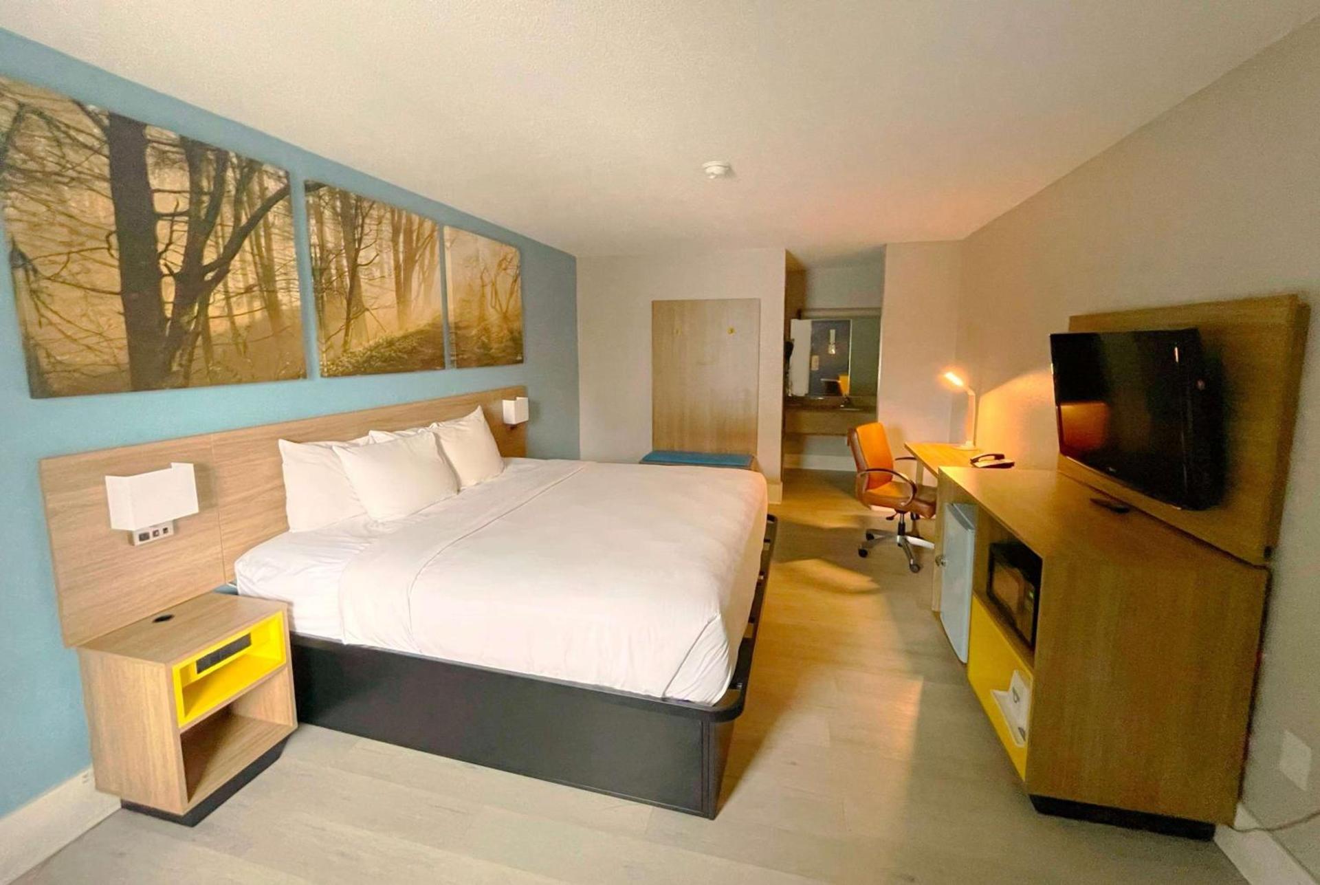 Days Inn by Wyndham Raleigh Glenwood-Crabtree photo 17