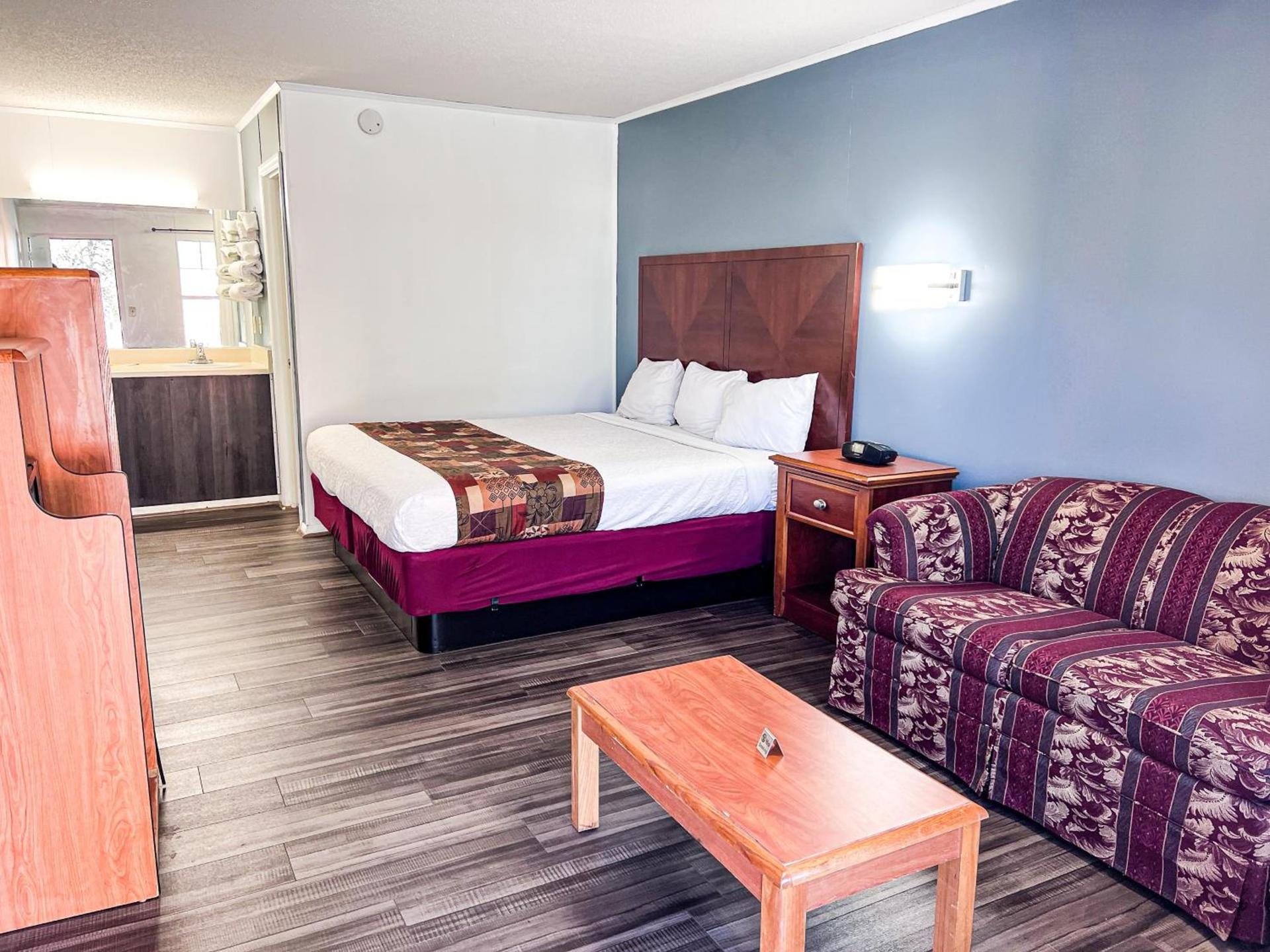 Smith Motel photo 24