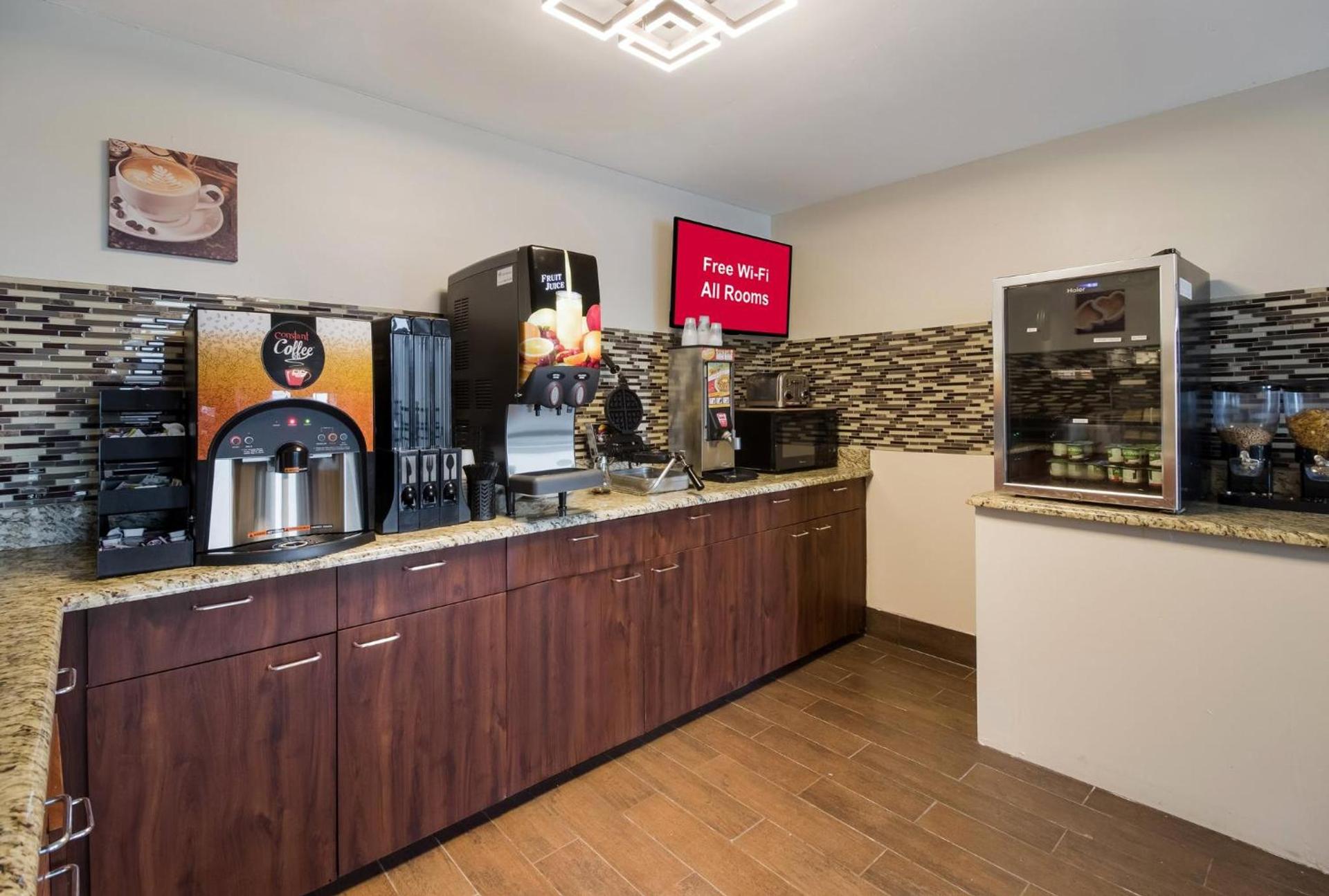Red Roof Inn & Suites Jackson, TN photo 17