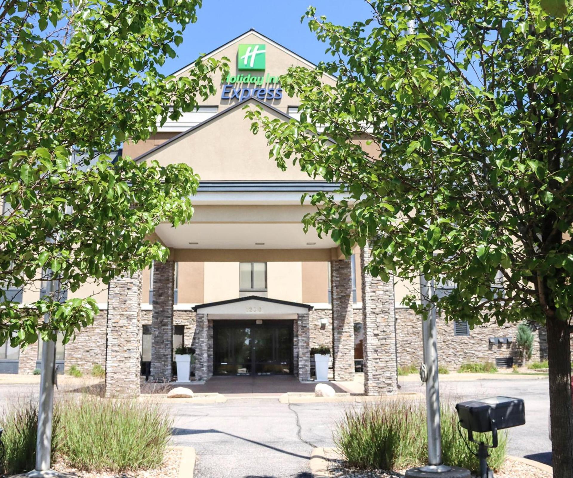 Holiday Inn Express Cedar Rapids - Collins Road by IHG photo 38