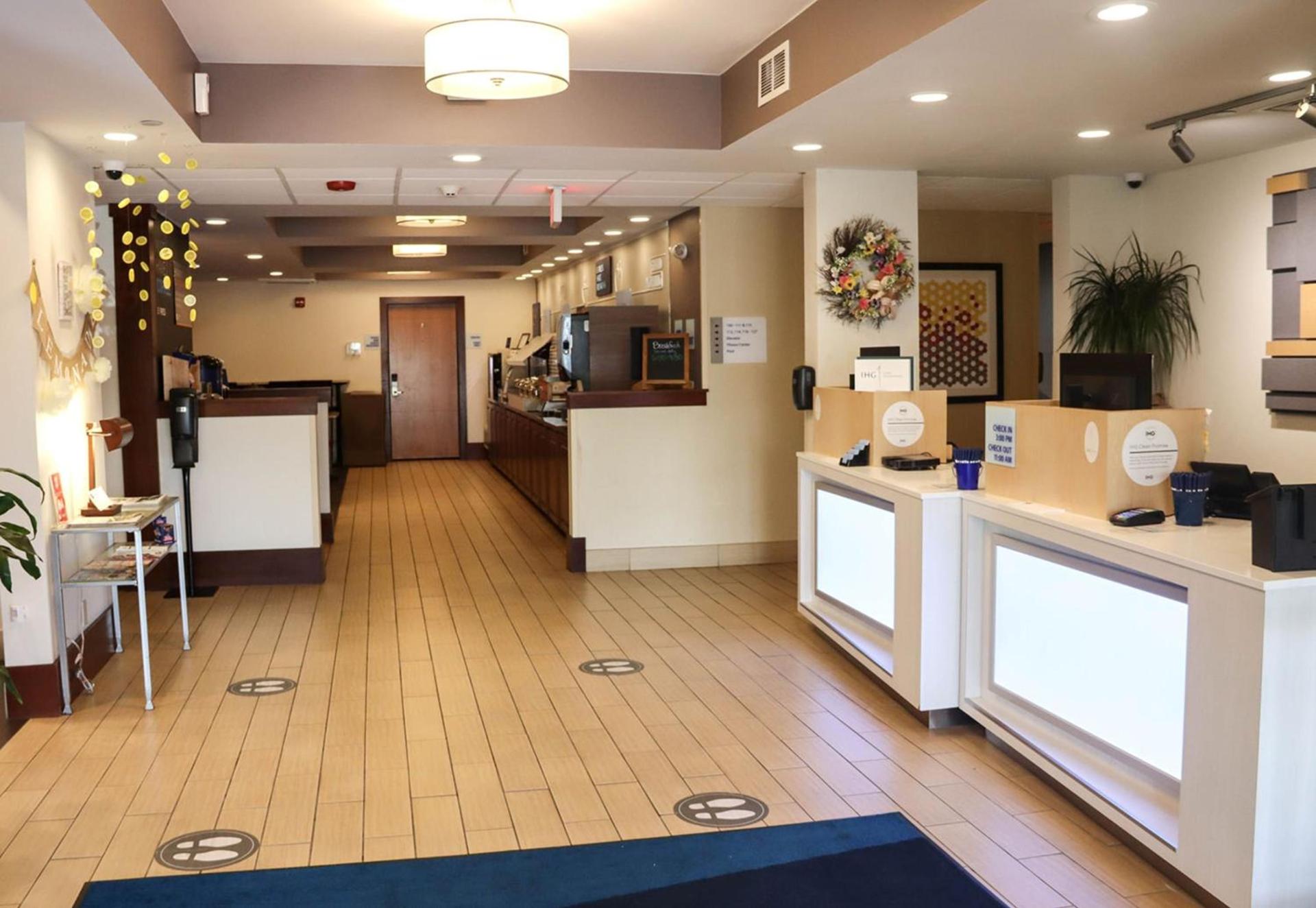 Holiday Inn Express Cedar Rapids - Collins Road by IHG photo 39