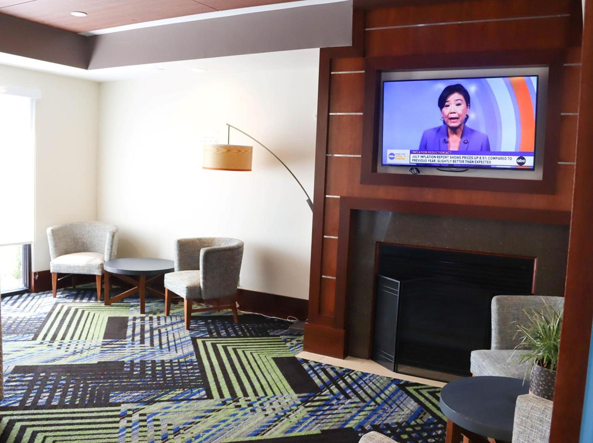 Holiday Inn Express Cedar Rapids - Collins Road by IHG photo 40