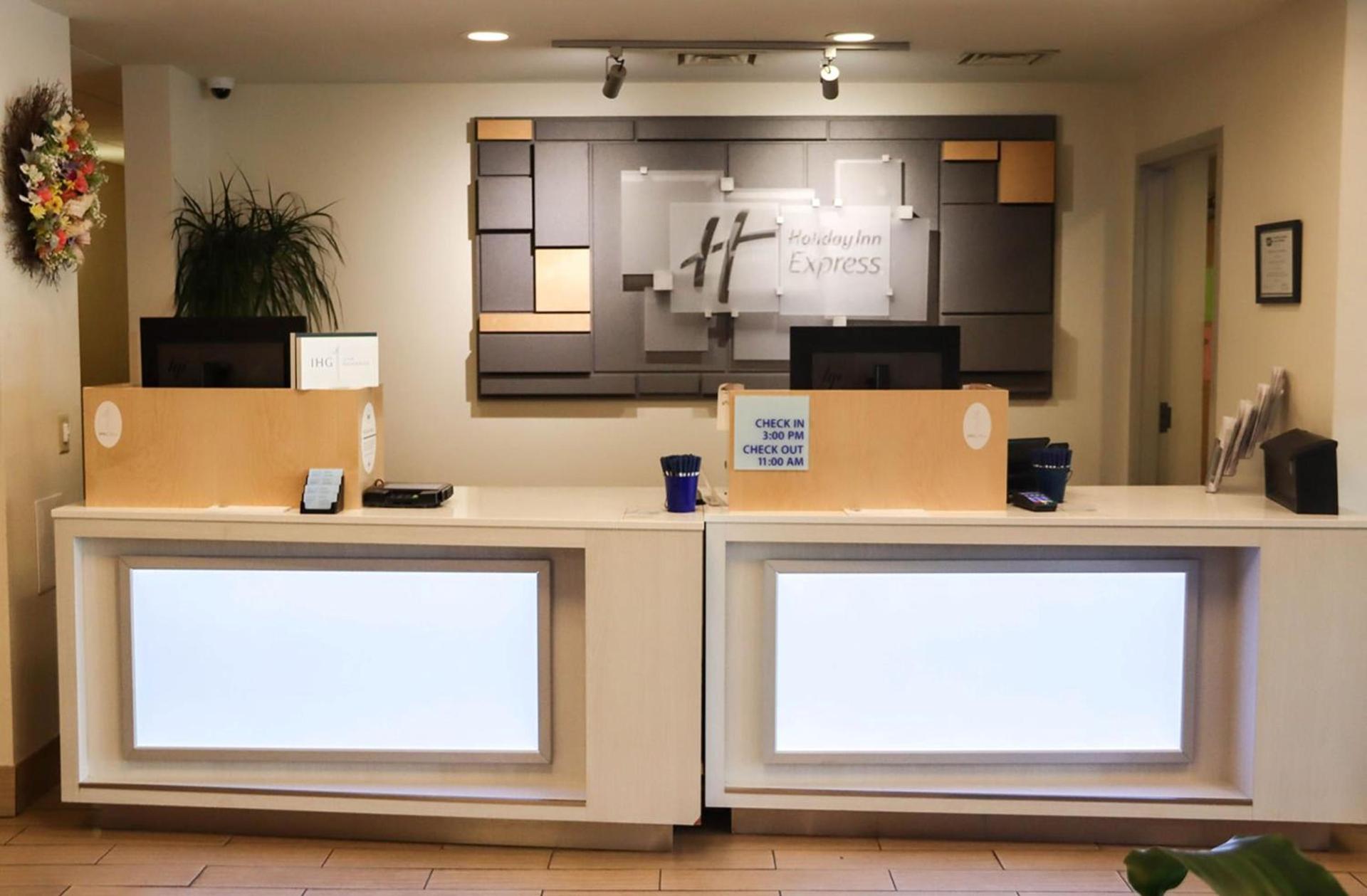 Holiday Inn Express Cedar Rapids - Collins Road by IHG photo 41