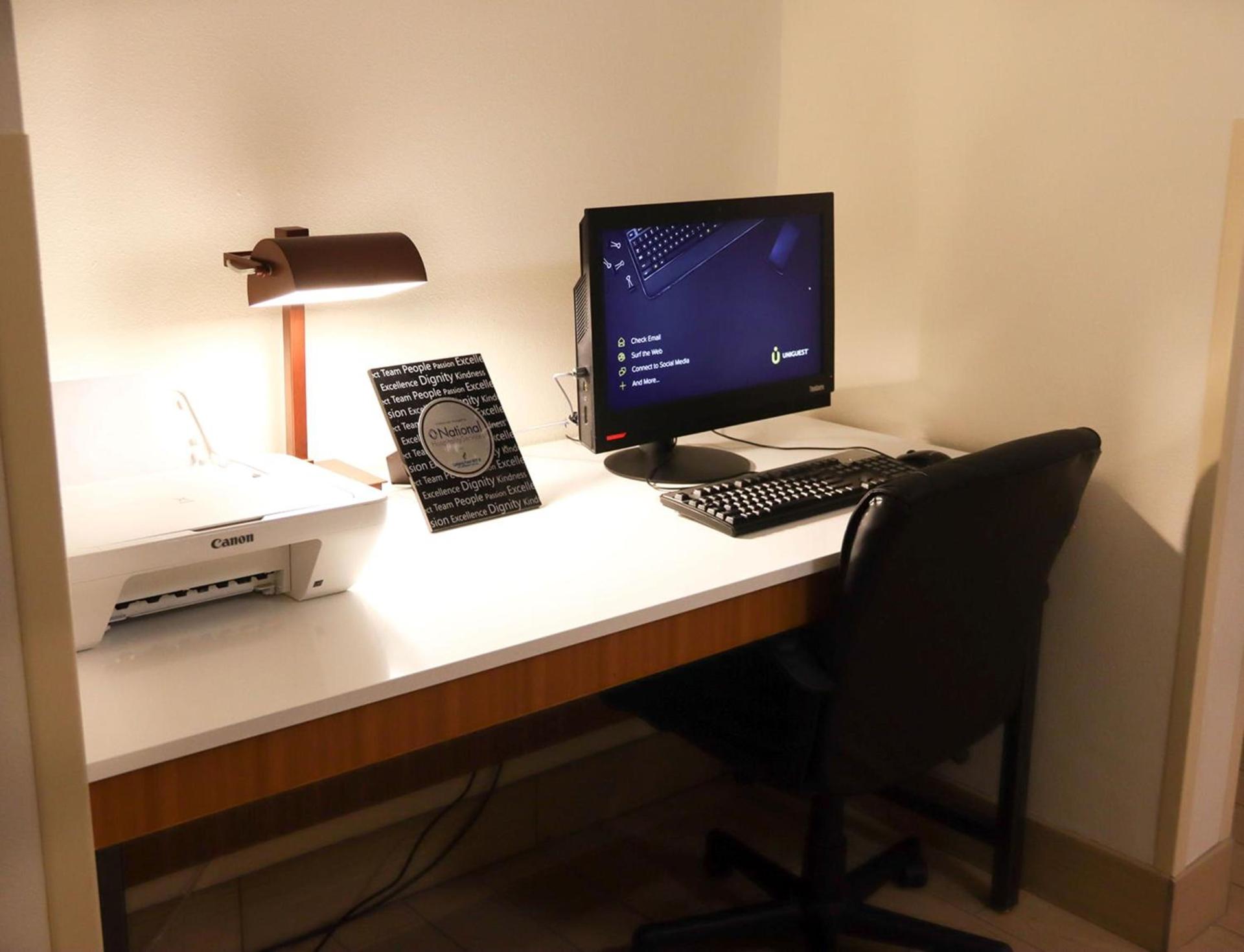 Holiday Inn Express Cedar Rapids - Collins Road by IHG photo 44