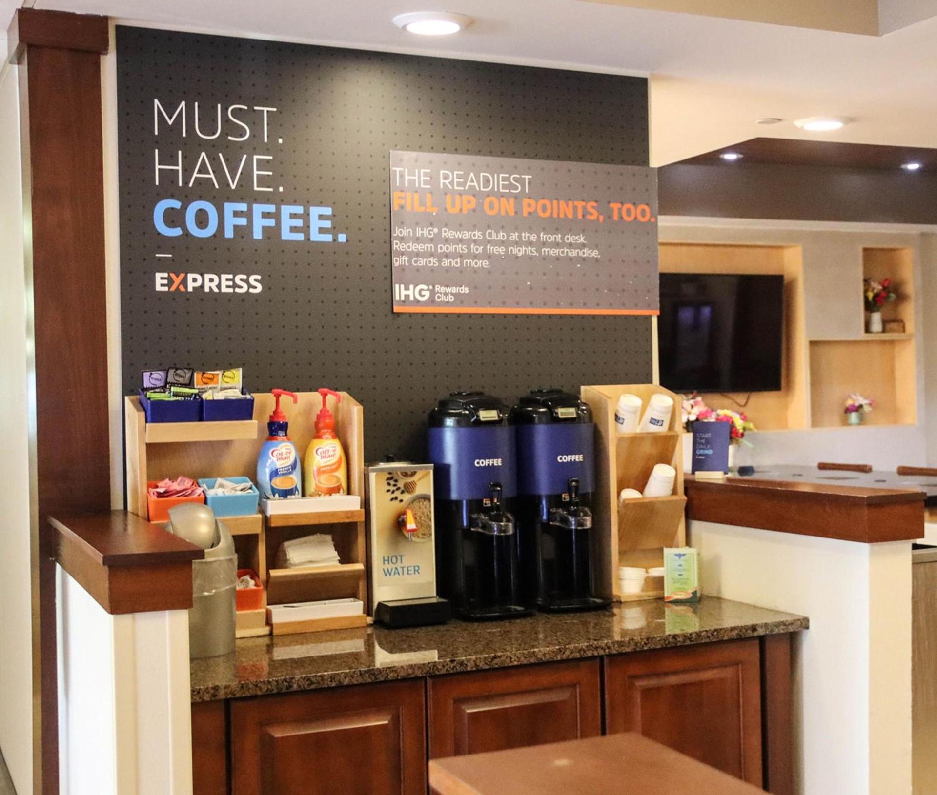 Holiday Inn Express Cedar Rapids - Collins Road by IHG photo 45