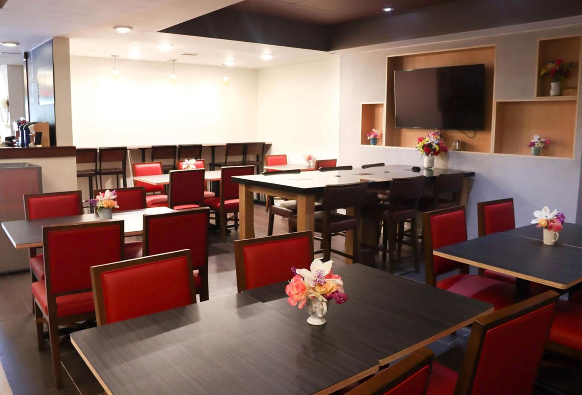 Holiday Inn Express Cedar Rapids - Collins Road by IHG photo 46