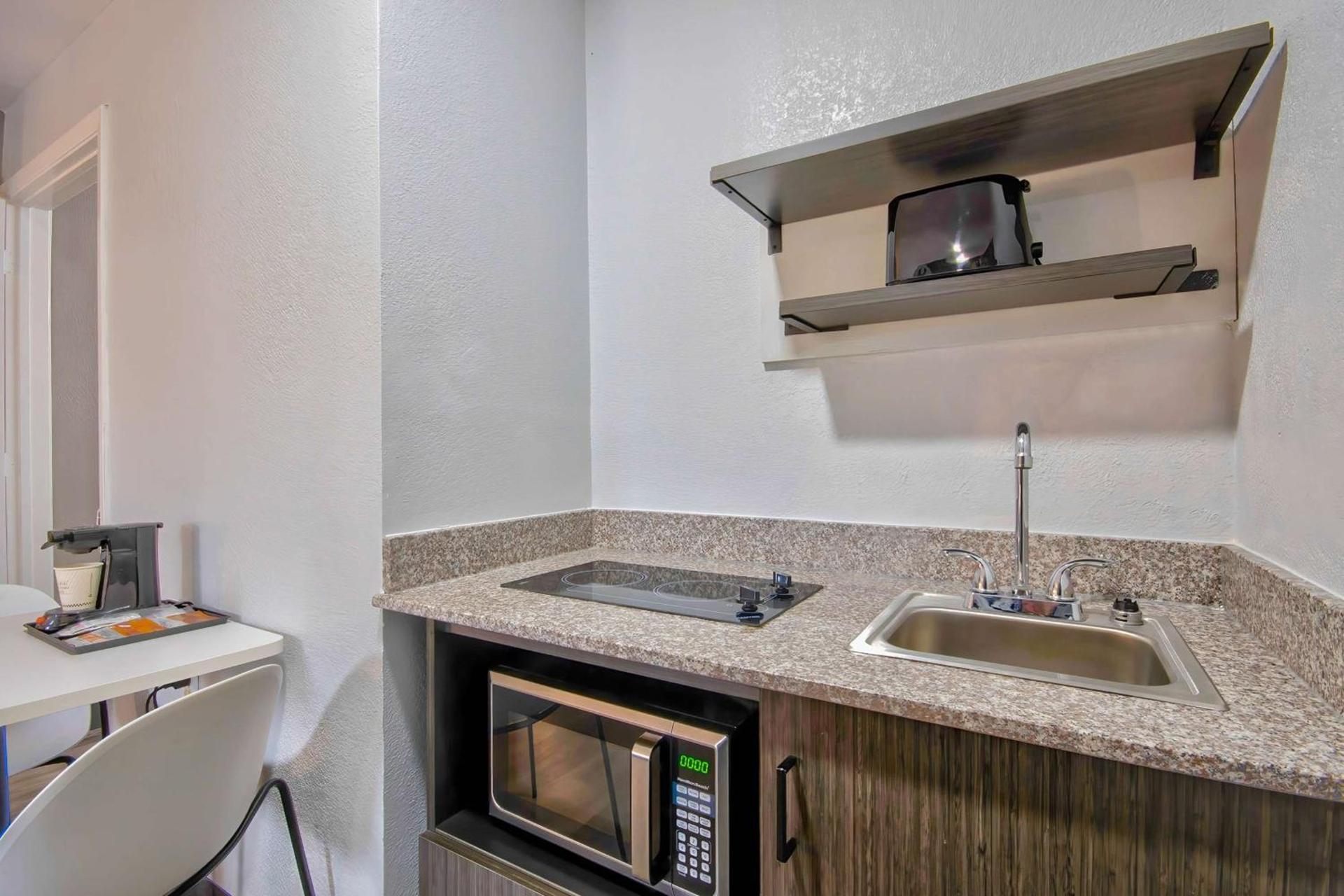 Studio 6 - Texas City, TX photo 18