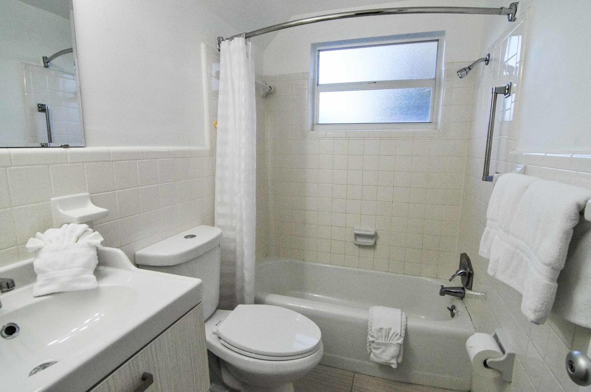 Regency Inn & Suites Sarasota photo 36
