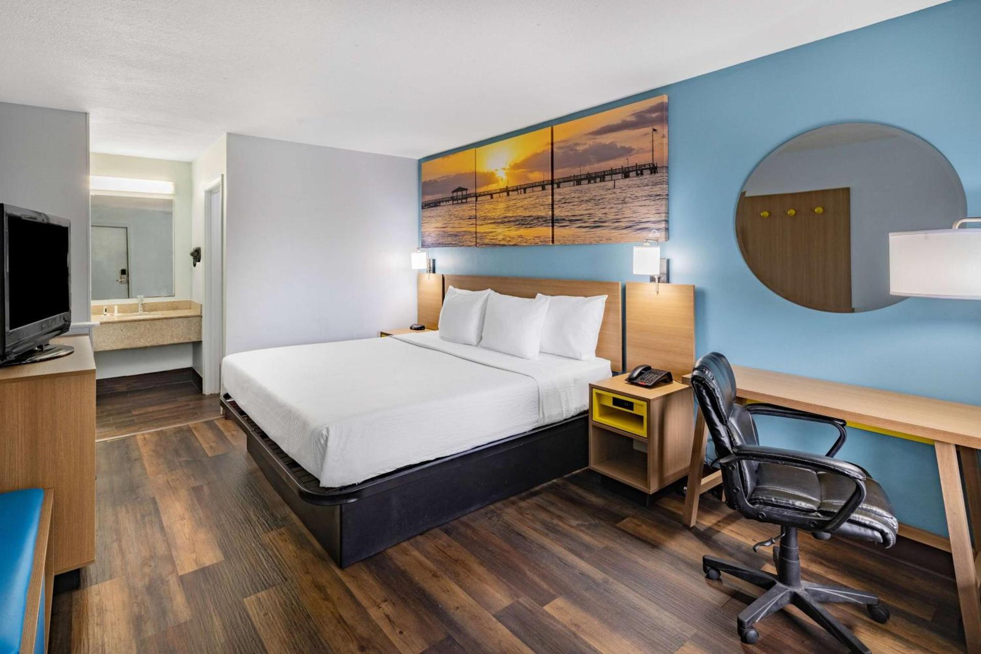 Days Inn by Wyndham Pensacola I-10 photo 13
