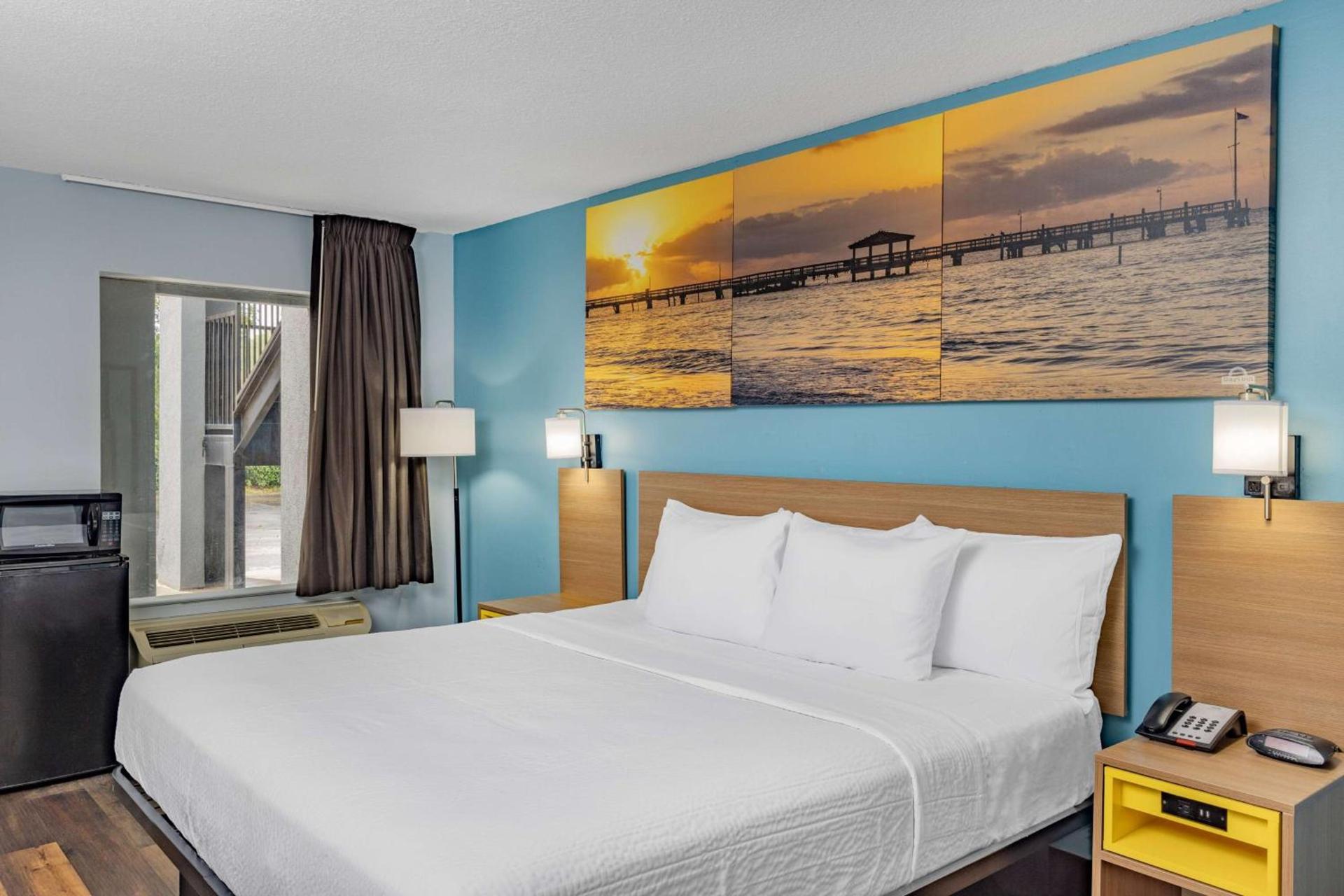 Days Inn by Wyndham Pensacola I-10 photo 19