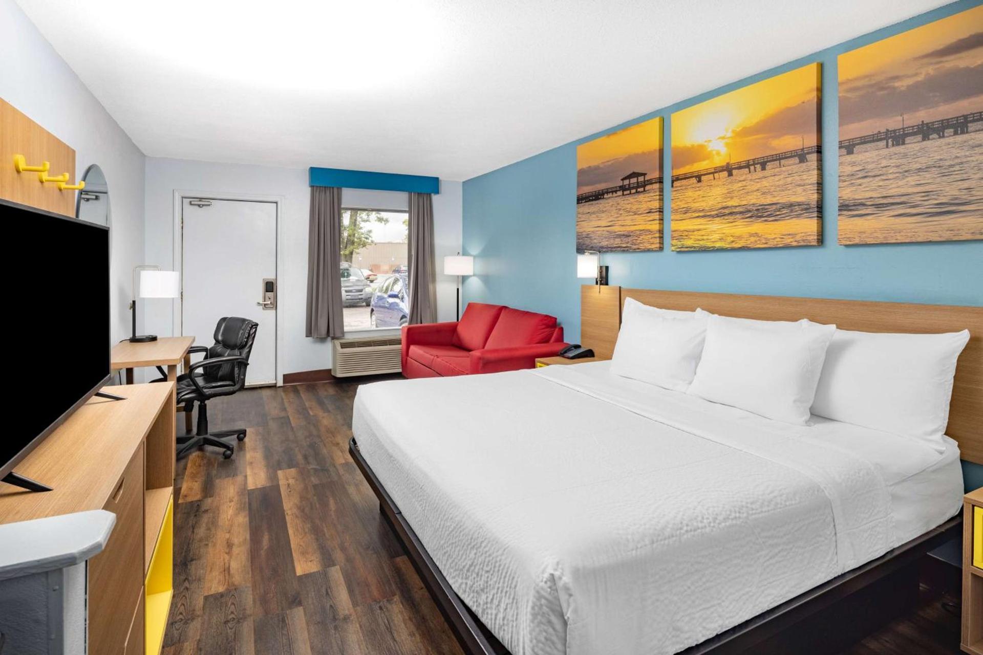 Days Inn by Wyndham Pensacola I-10 photo 20