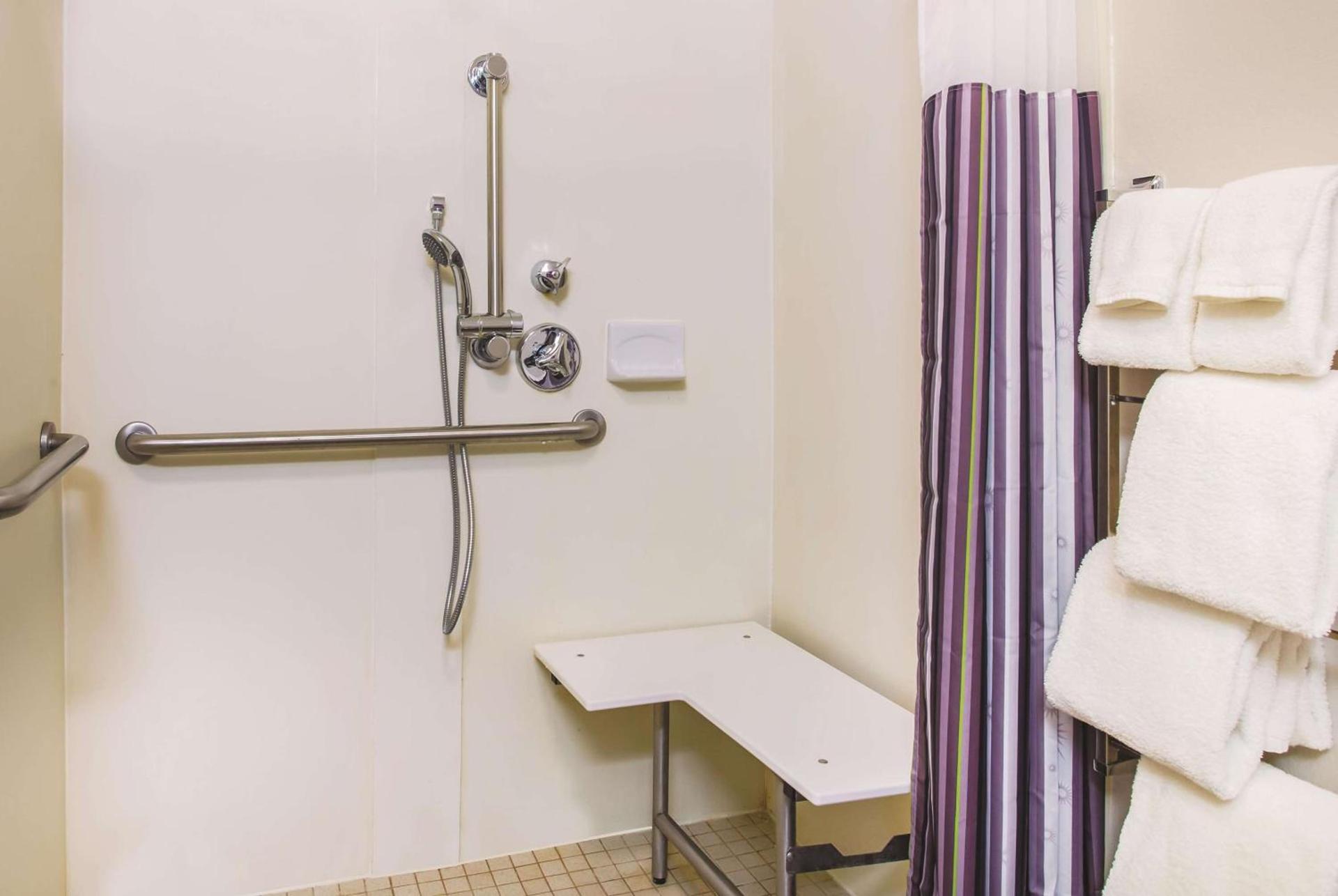La Quinta by Wyndham Las Vegas Summerlin Tech photo 22