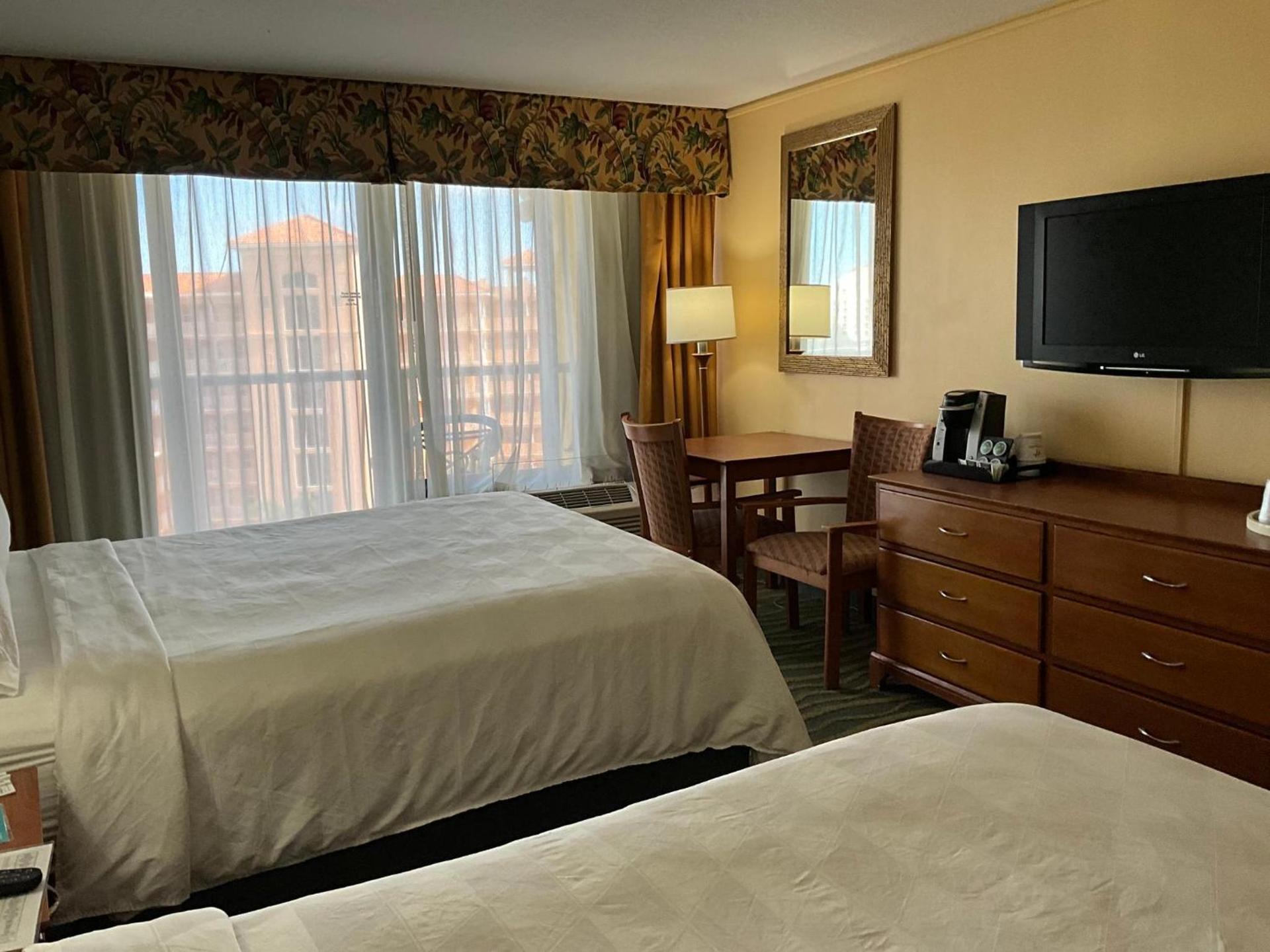 Holiday Inn & Suites Clearwater Beach by IHG photo 9