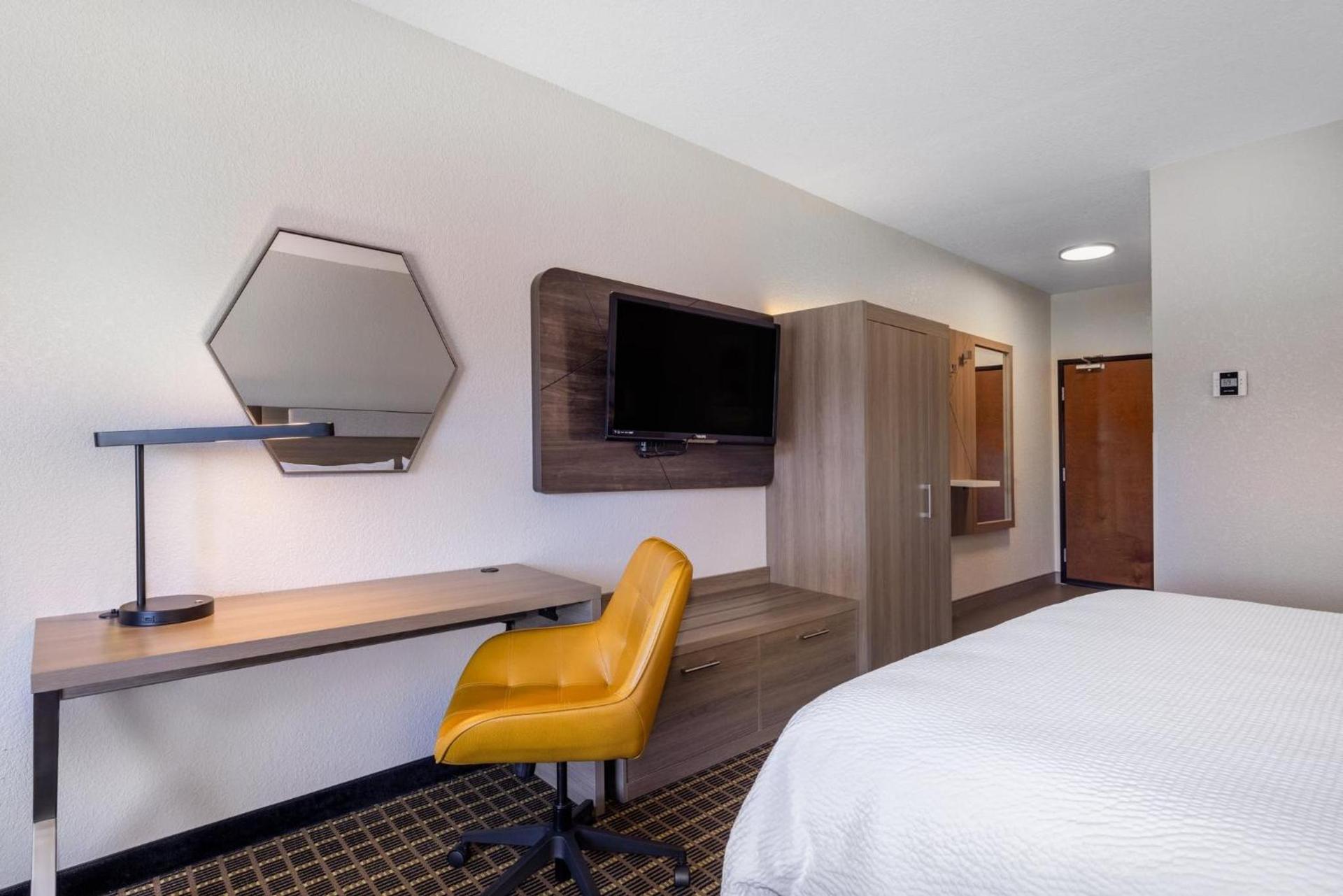 Holiday Inn Express & Suites Pittsburg by IHG photo 62