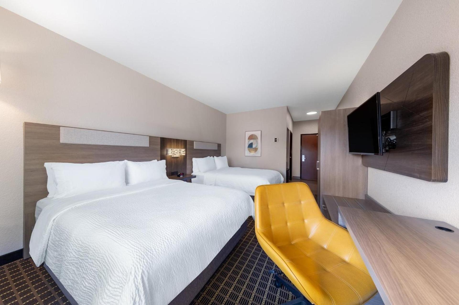 Holiday Inn Express & Suites Pittsburg by IHG photo 65