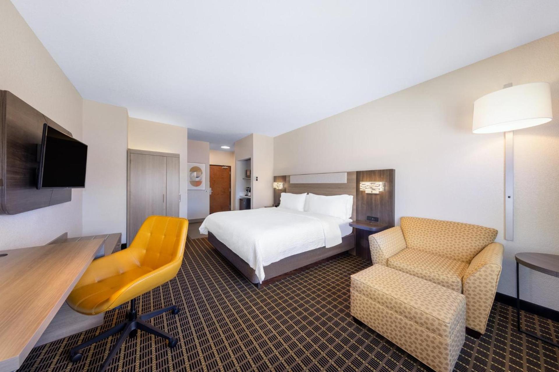 Holiday Inn Express & Suites Pittsburg by IHG photo 54
