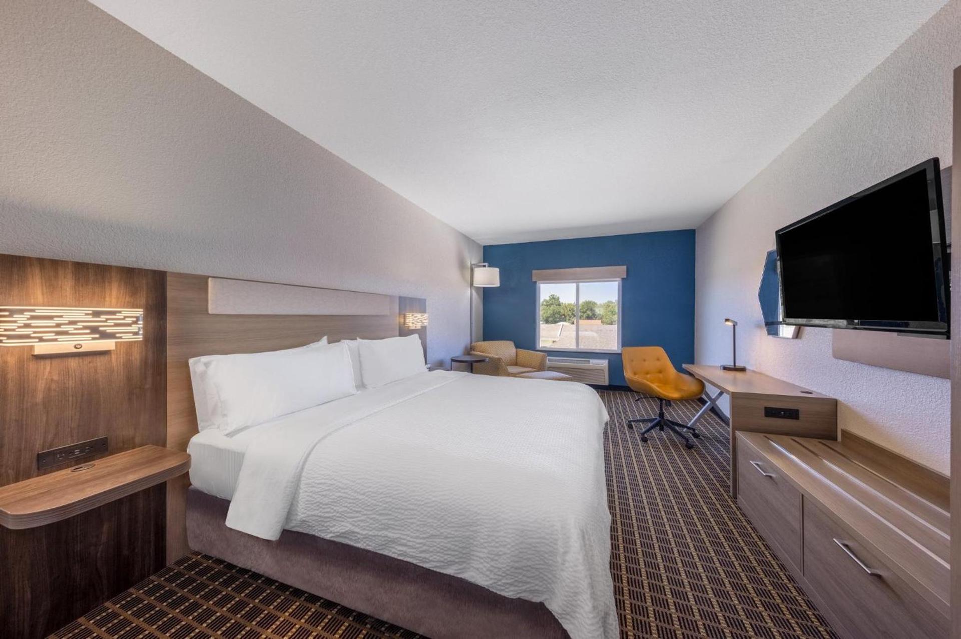 Holiday Inn Express & Suites Pittsburg by IHG photo 64