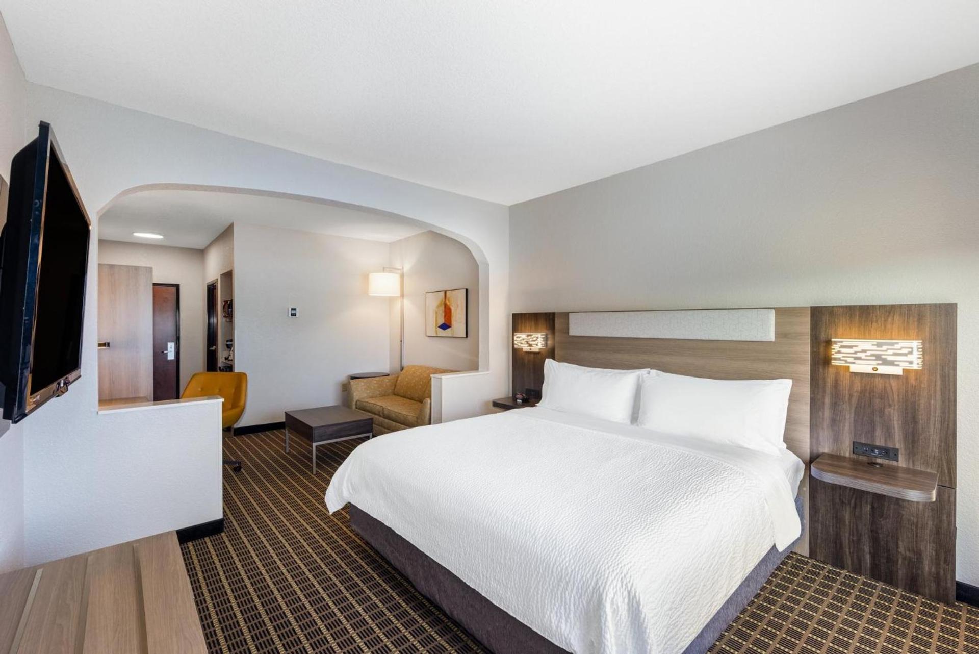 Holiday Inn Express & Suites Pittsburg by IHG photo 60