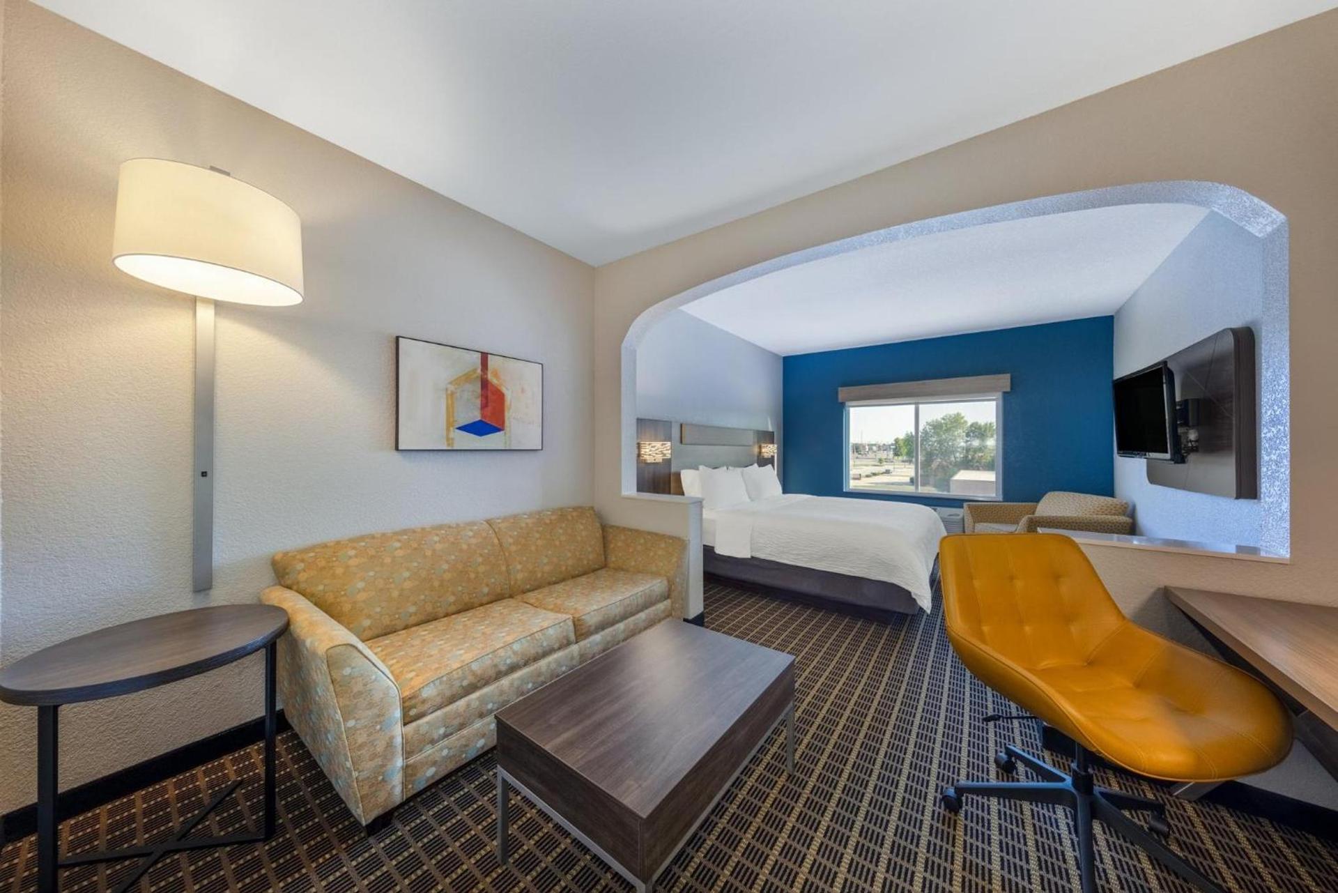 Holiday Inn Express & Suites Pittsburg by IHG photo 61