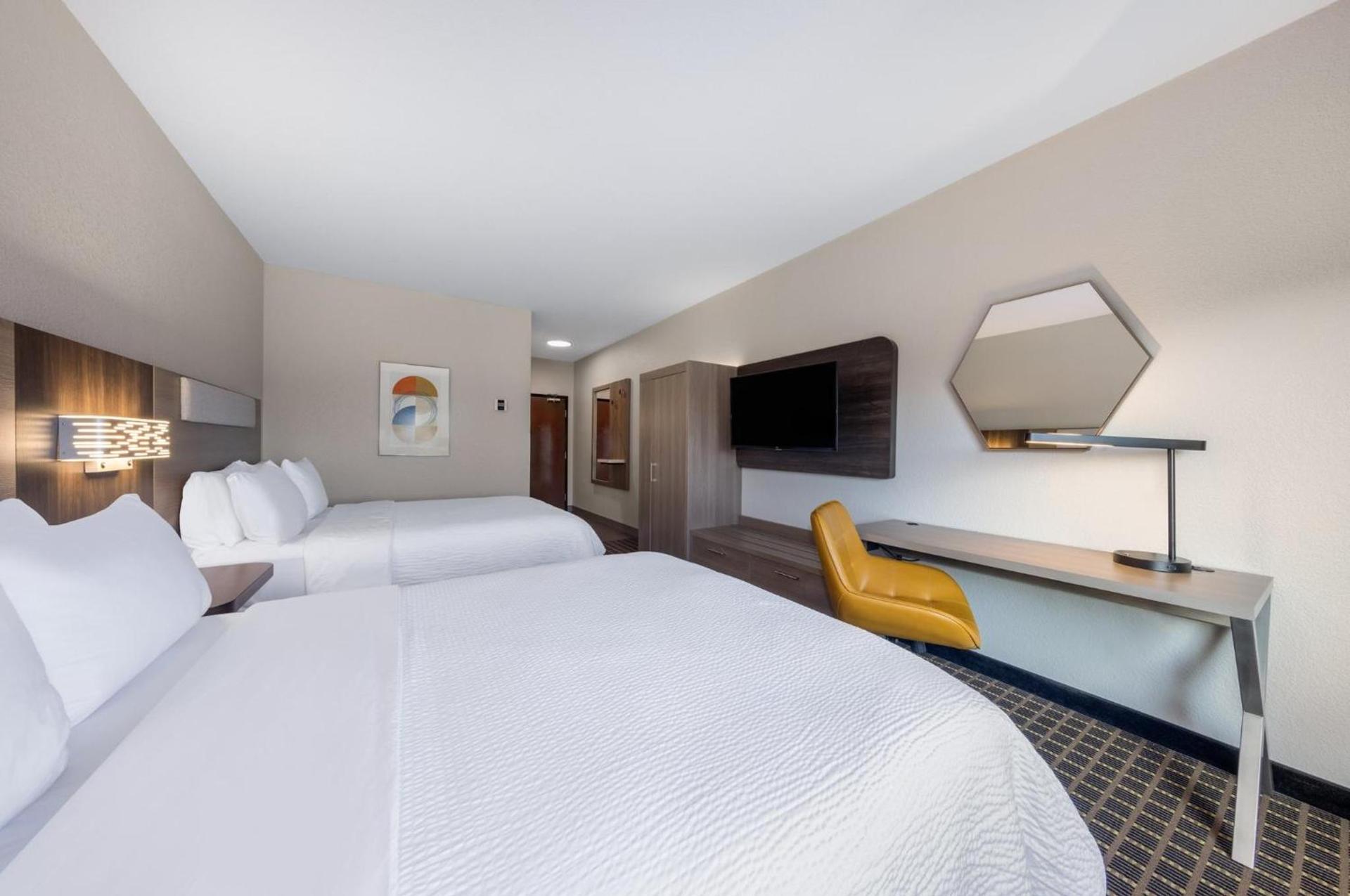 Holiday Inn Express & Suites Pittsburg by IHG photo 59