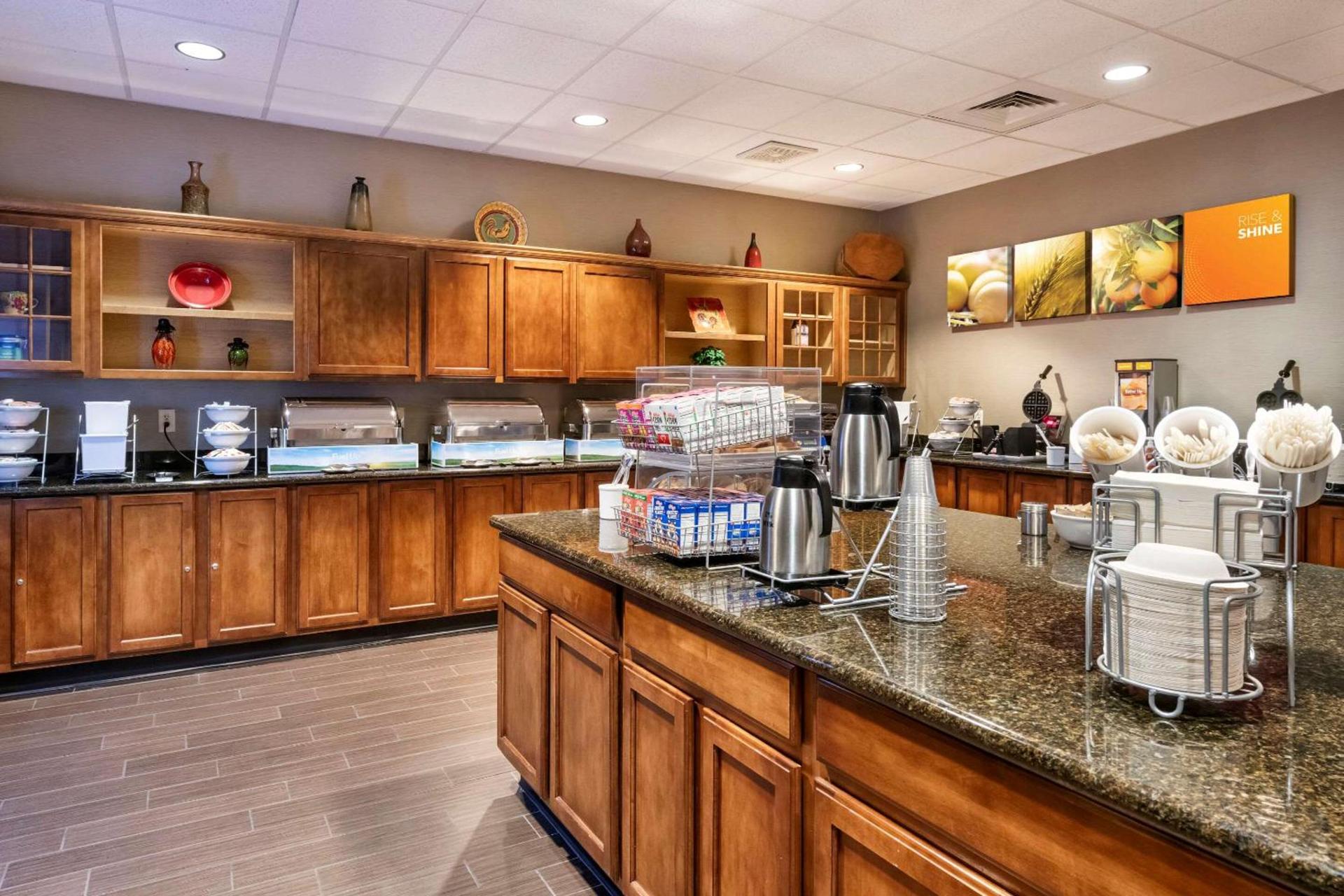 Comfort Suites Goodyear-West Phoenix photo 59