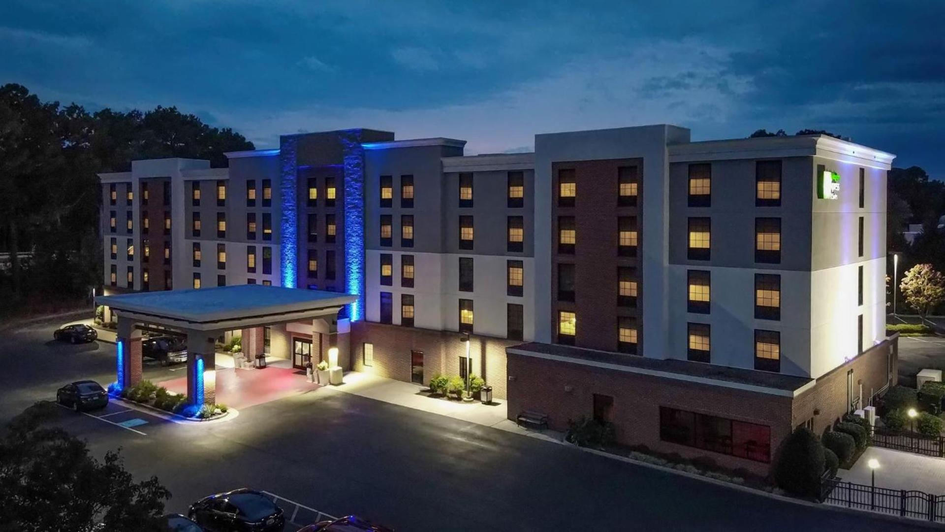 Holiday Inn Express & Suites Newport News by IHG — hotel in Newport News
