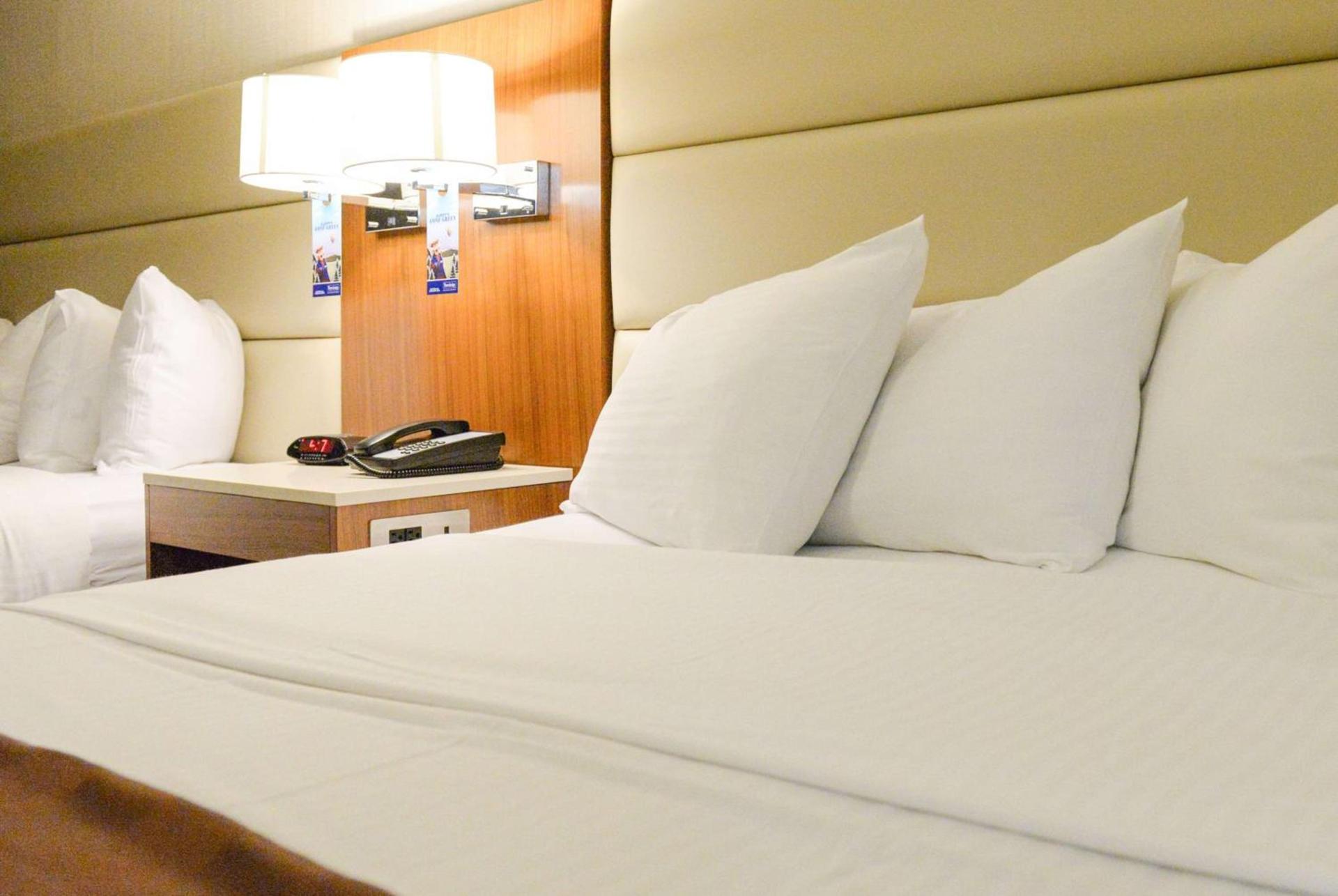 Travelodge by Wyndham Culver City photo 25