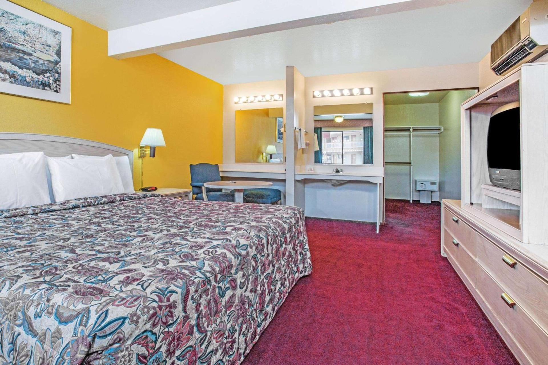 Travelodge by Wyndham Turlock photo 12
