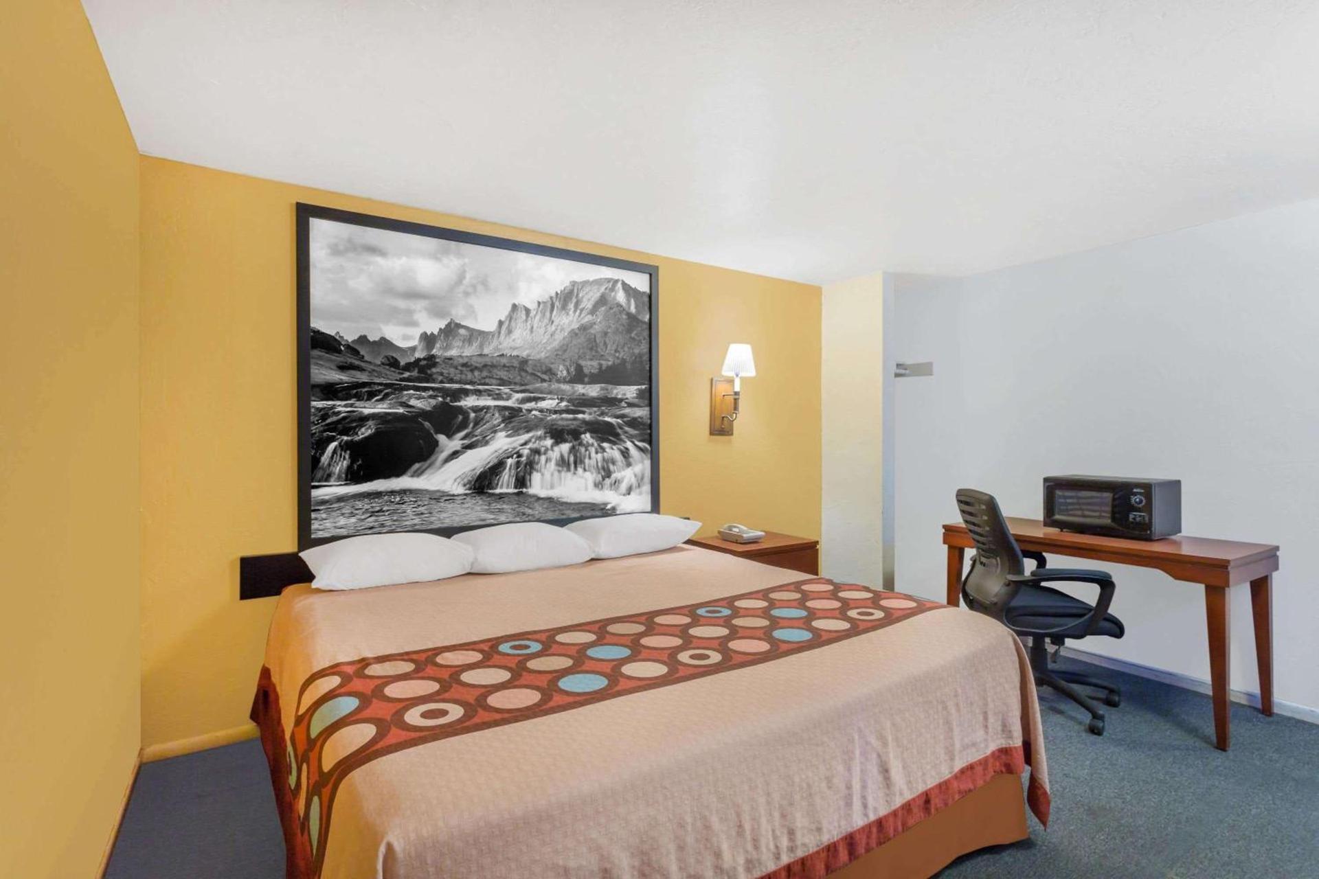 Super 8 by Wyndham Diamondville Kemmerer photo 7