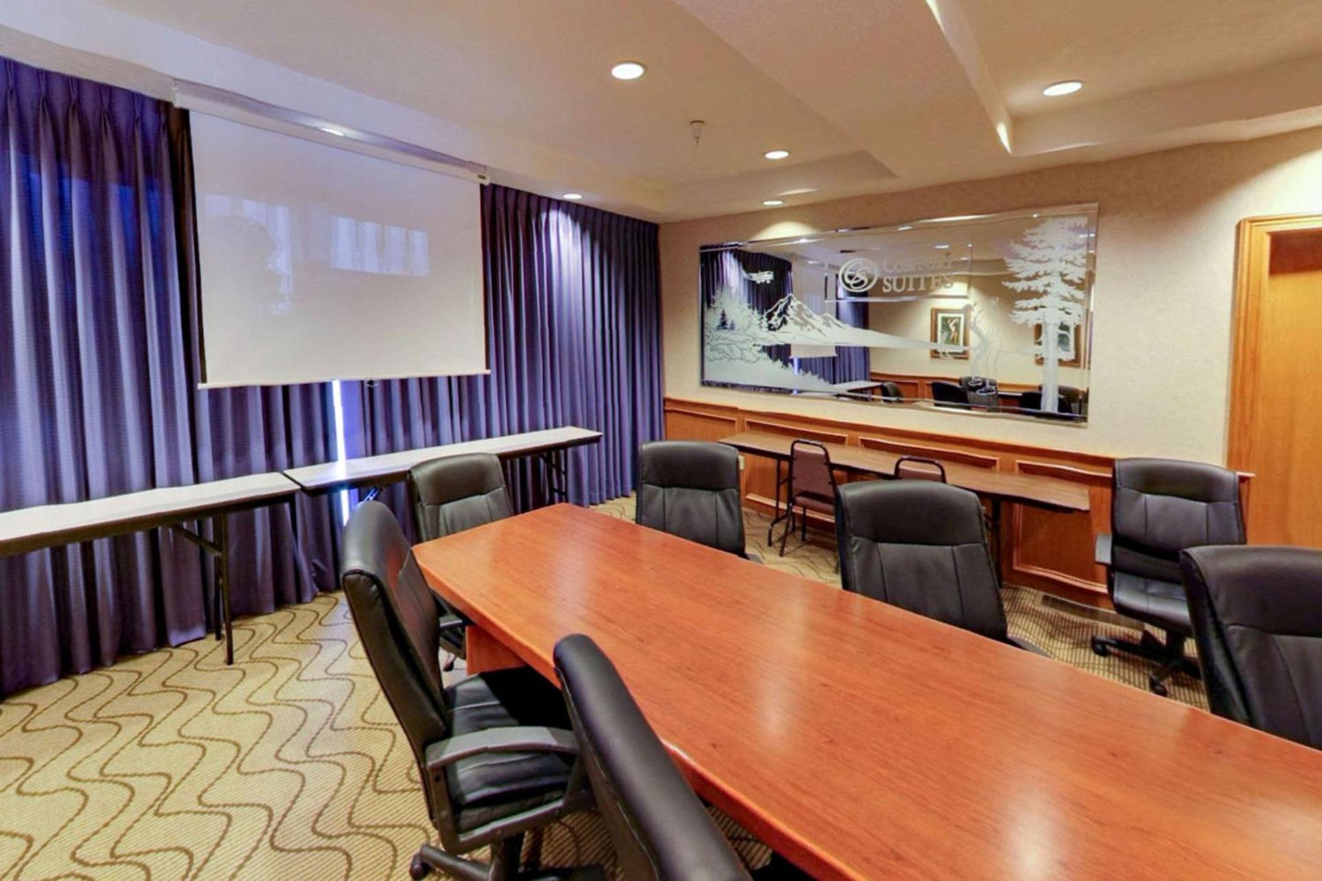 Comfort Suites Salem photo 13