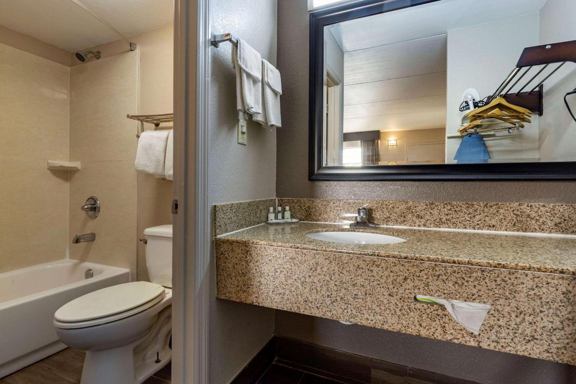Quality Inn Duncan Spartanburg West photo 16