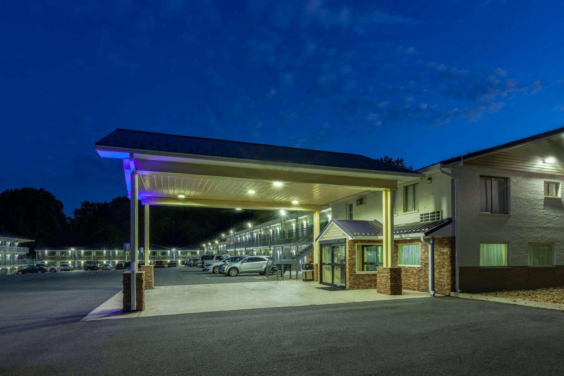 Days Inn by Wyndham Charles Town photo 3