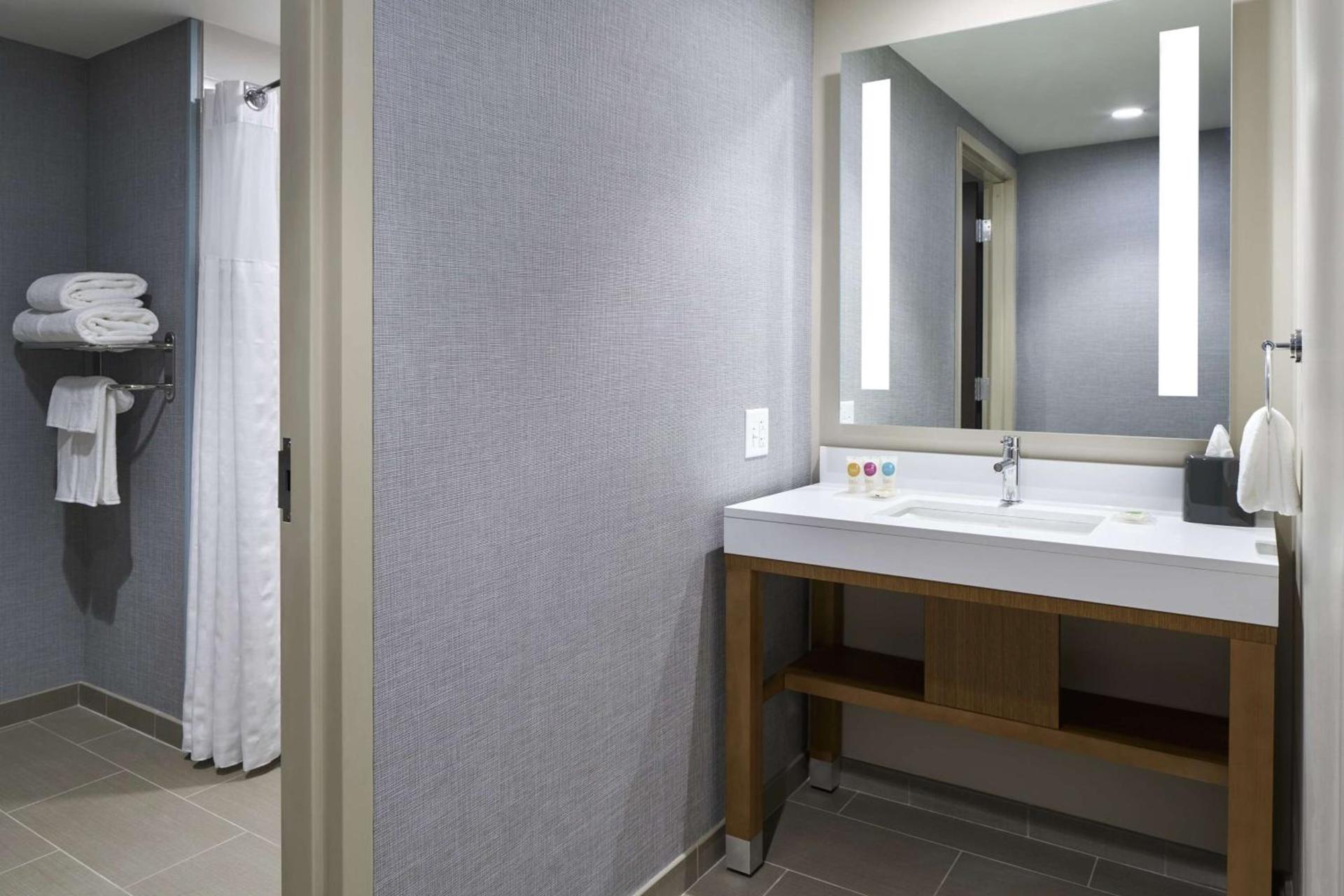 Hyatt Place Wilmington Riverfront photo 17