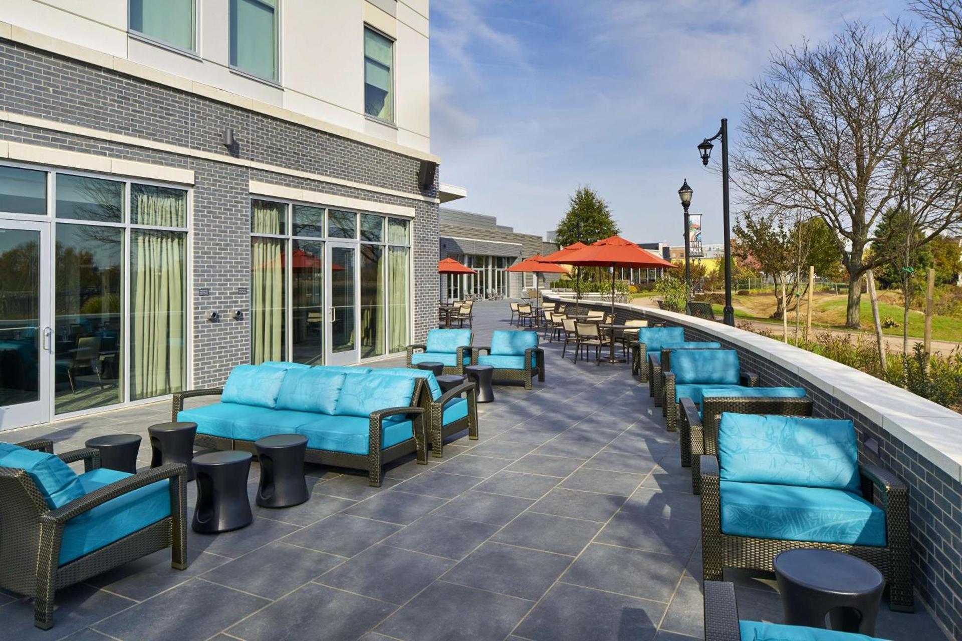 Hyatt Place Wilmington Riverfront photo 2