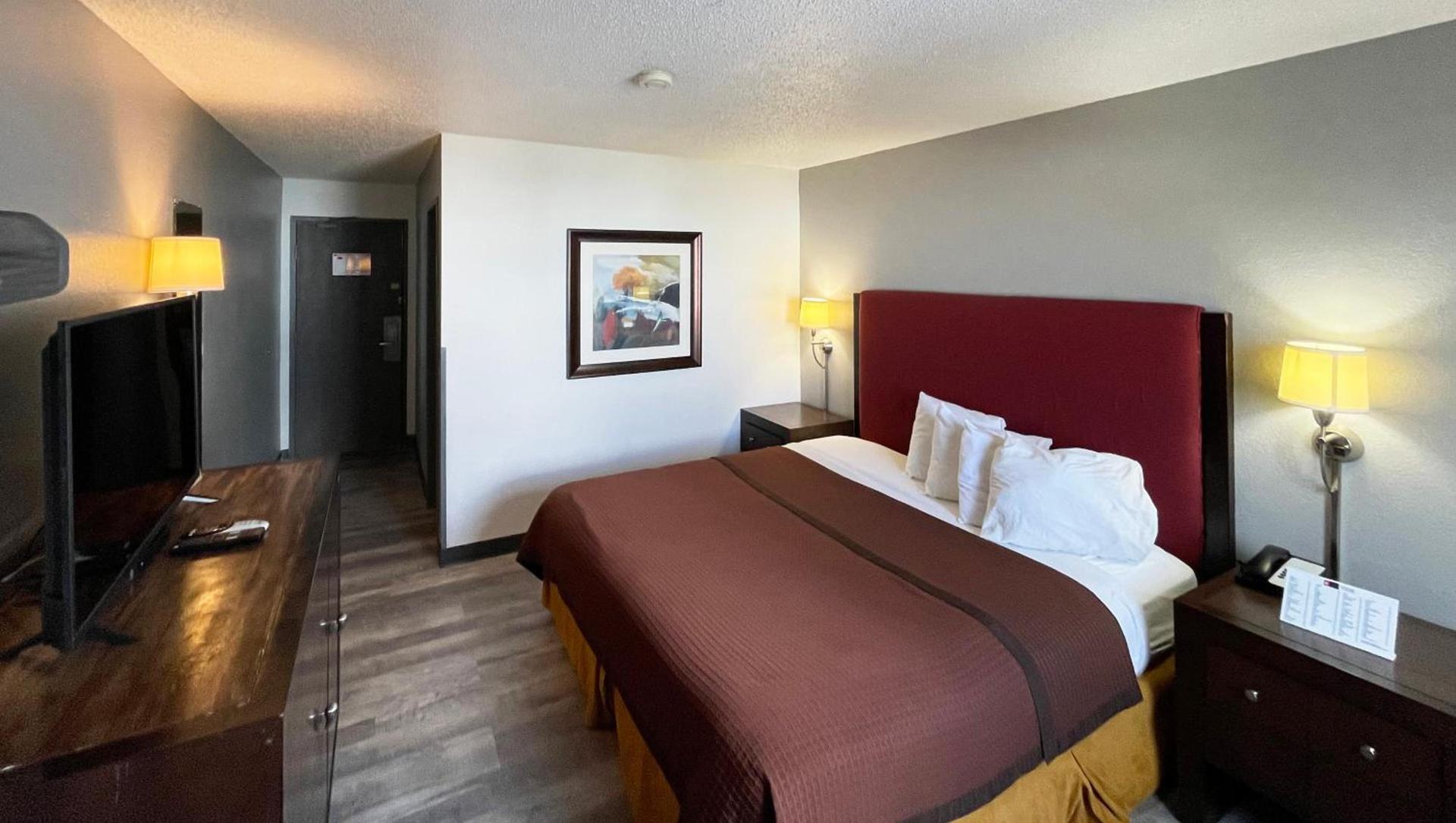 Magnuson Hotel Fort Wayne North - Coliseum photo 22