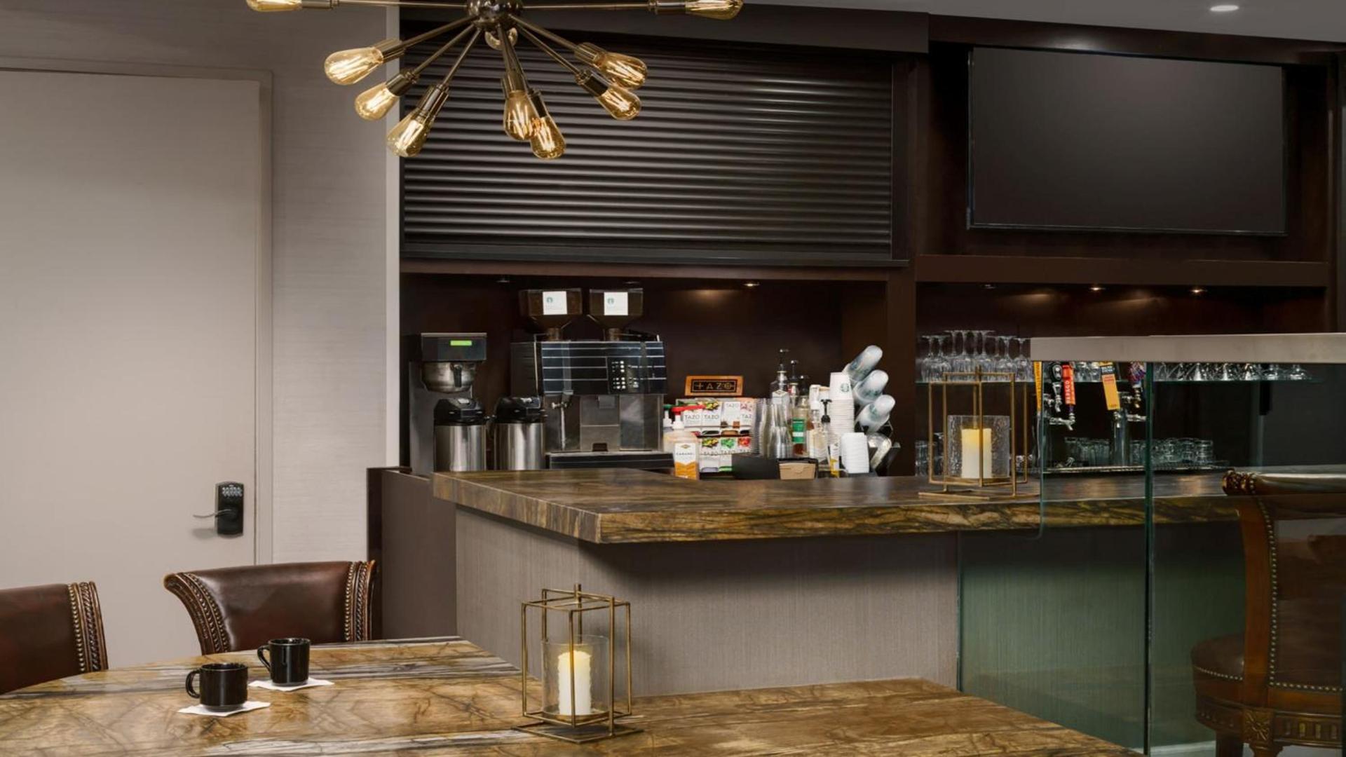 Crowne Plaza Phoenix Airport - PHX by IHG photo 88